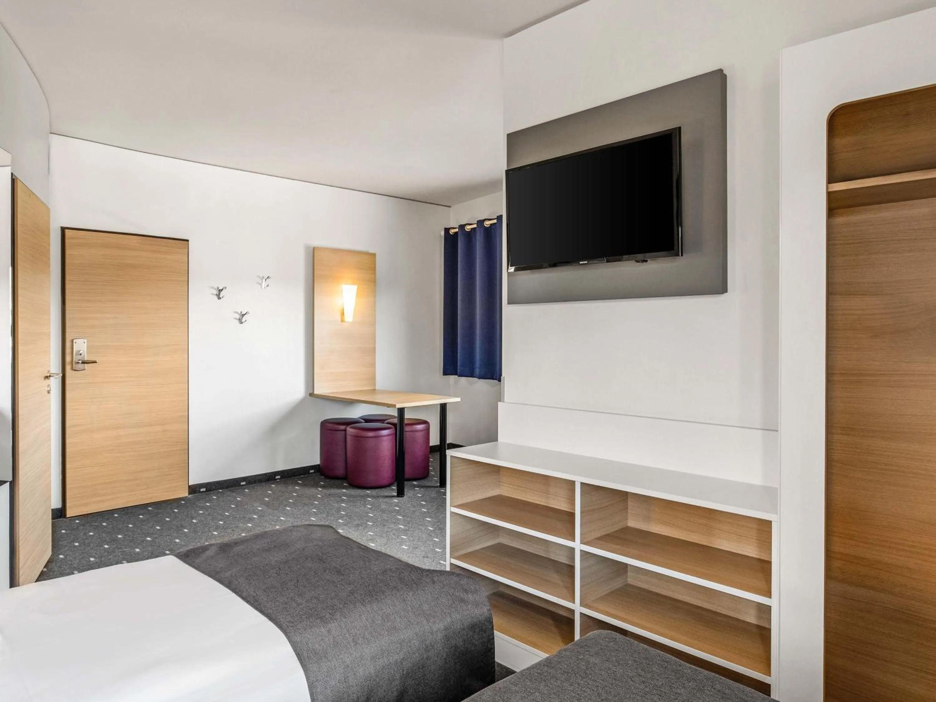 Photo of the whole room, Bed in B&B Hotel Hamburg-Altona