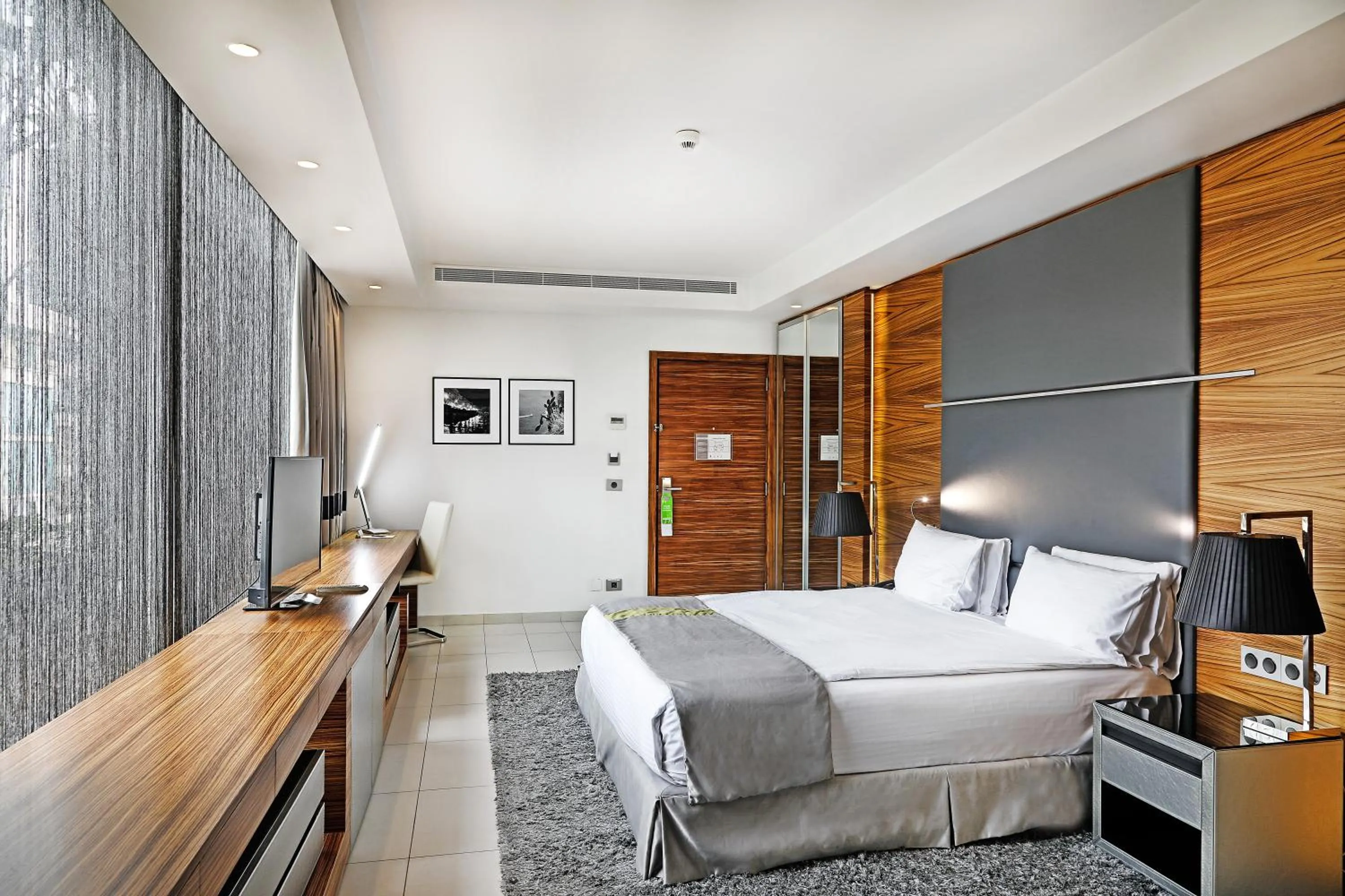 Bedroom, Bed in Warwick Stone 55 Hotel Beirut