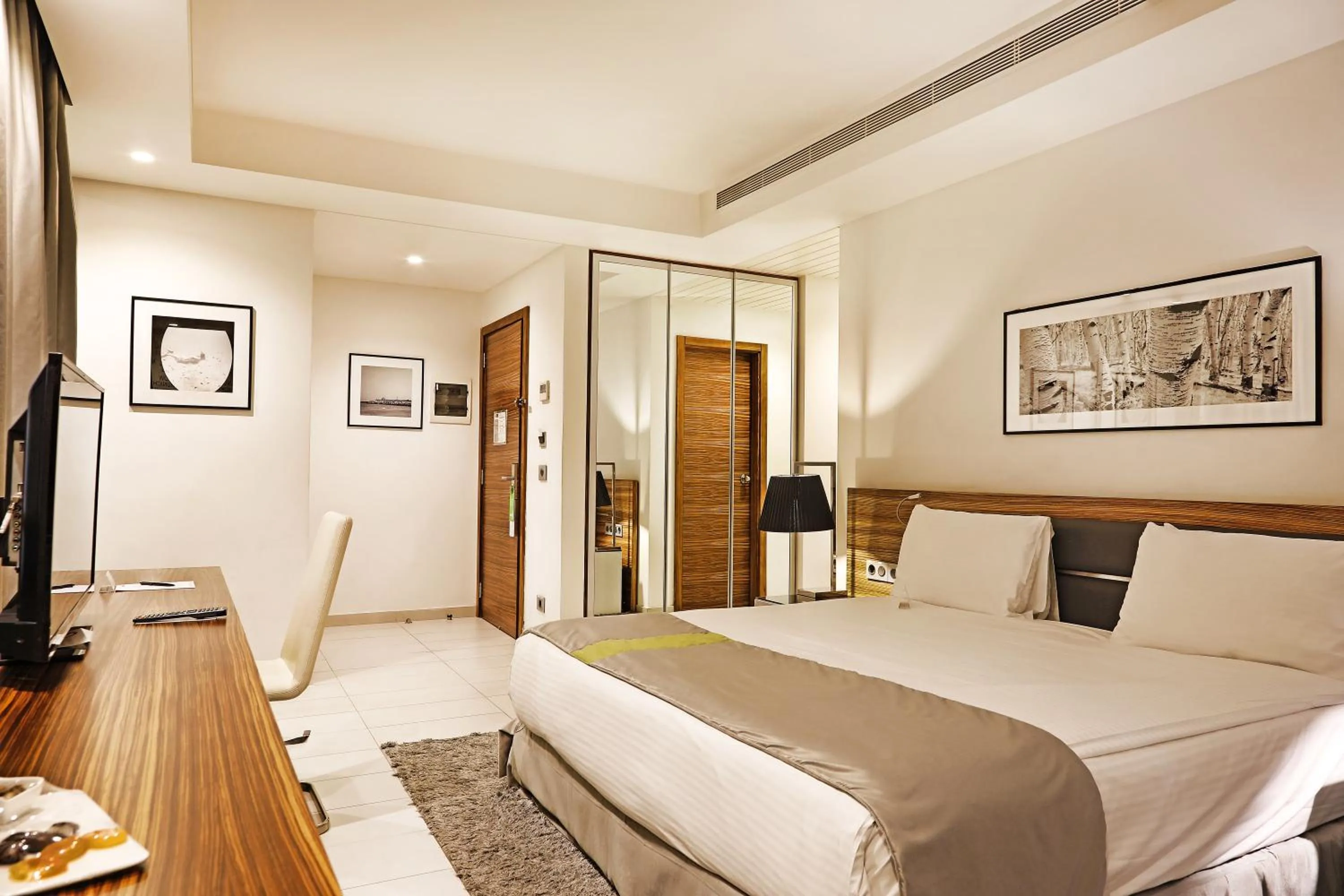 Bedroom, Bed in Warwick Stone 55 Hotel Beirut