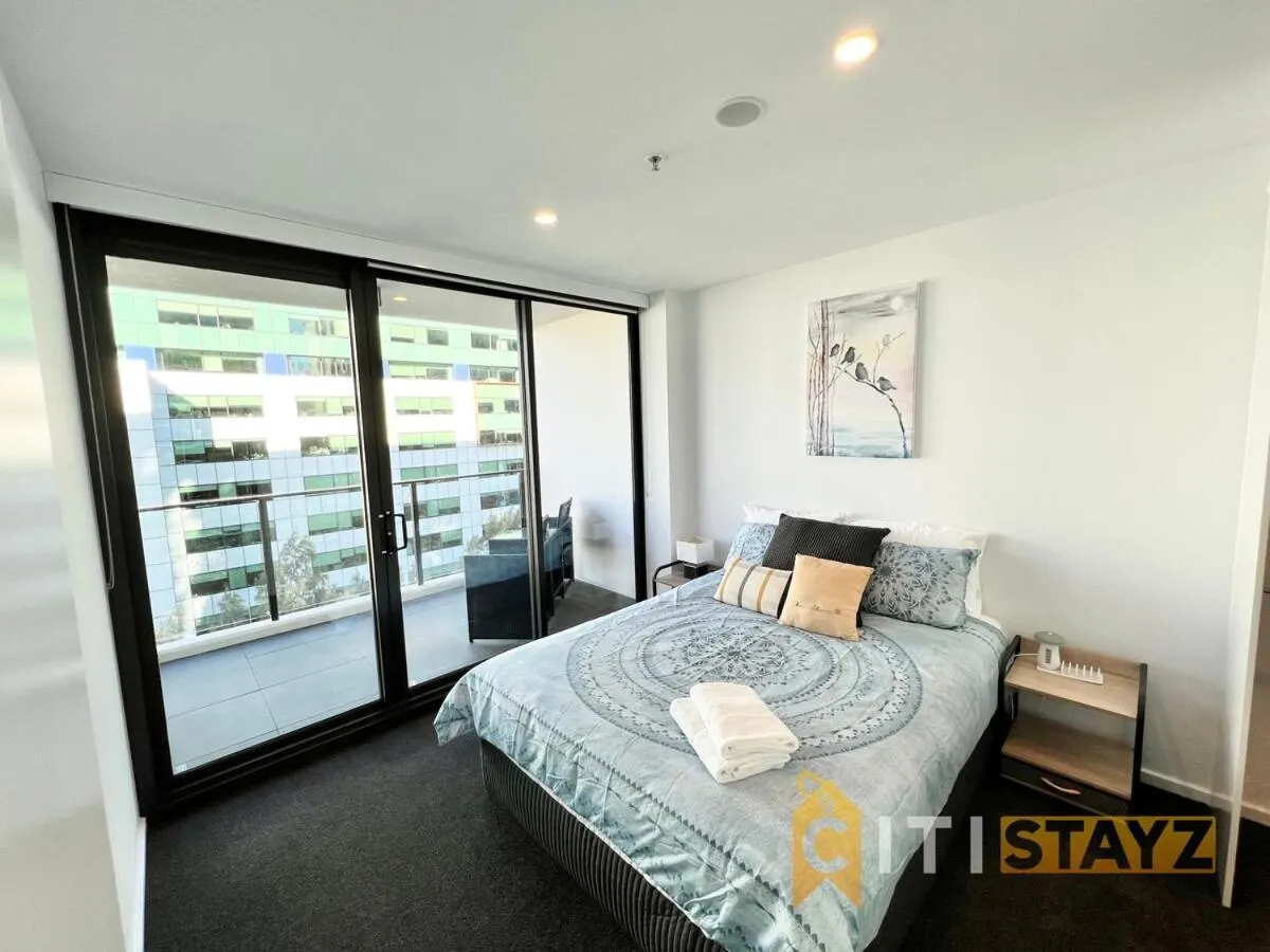 Bed in Light & Lovely in Canberra's CBD - 1BR Apt w/Carsp