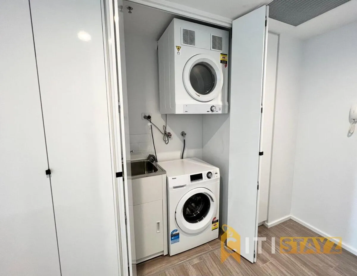 Light & Lovely in Canberra's CBD - 1BR Apt w/Carsp