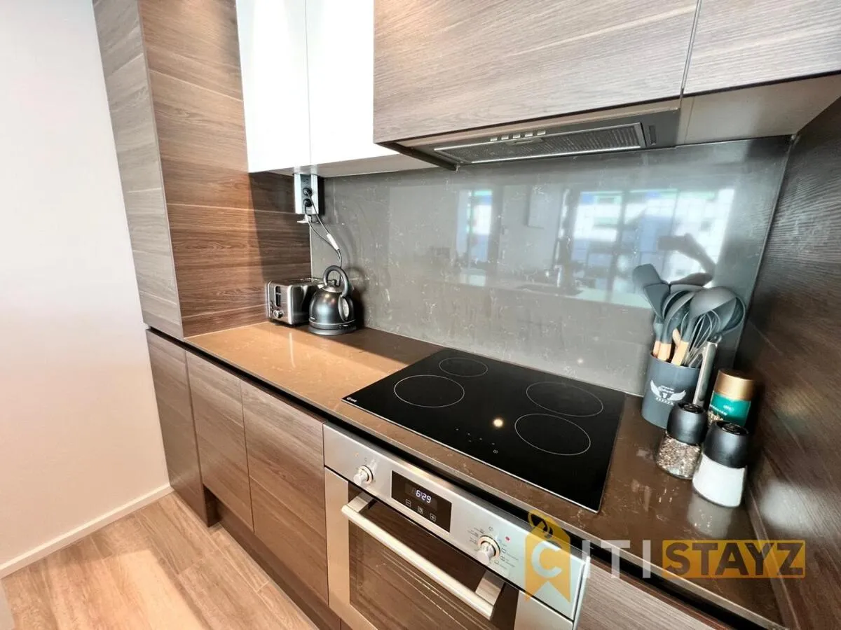 Light & Lovely in Canberra's CBD - 1BR Apt w/Carsp