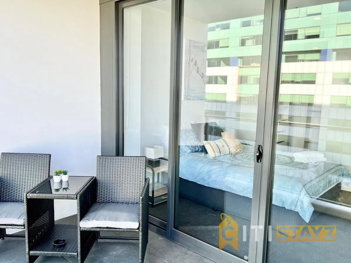 Bed in Light & Lovely in Canberra's CBD - 1BR Apt w/Carsp