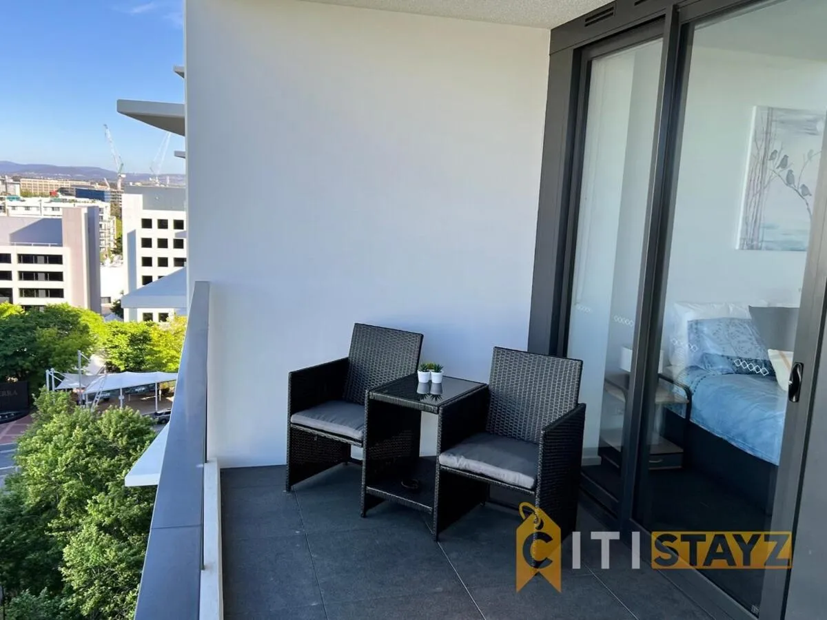 Light & Lovely in Canberra's CBD - 1BR Apt w/Carsp