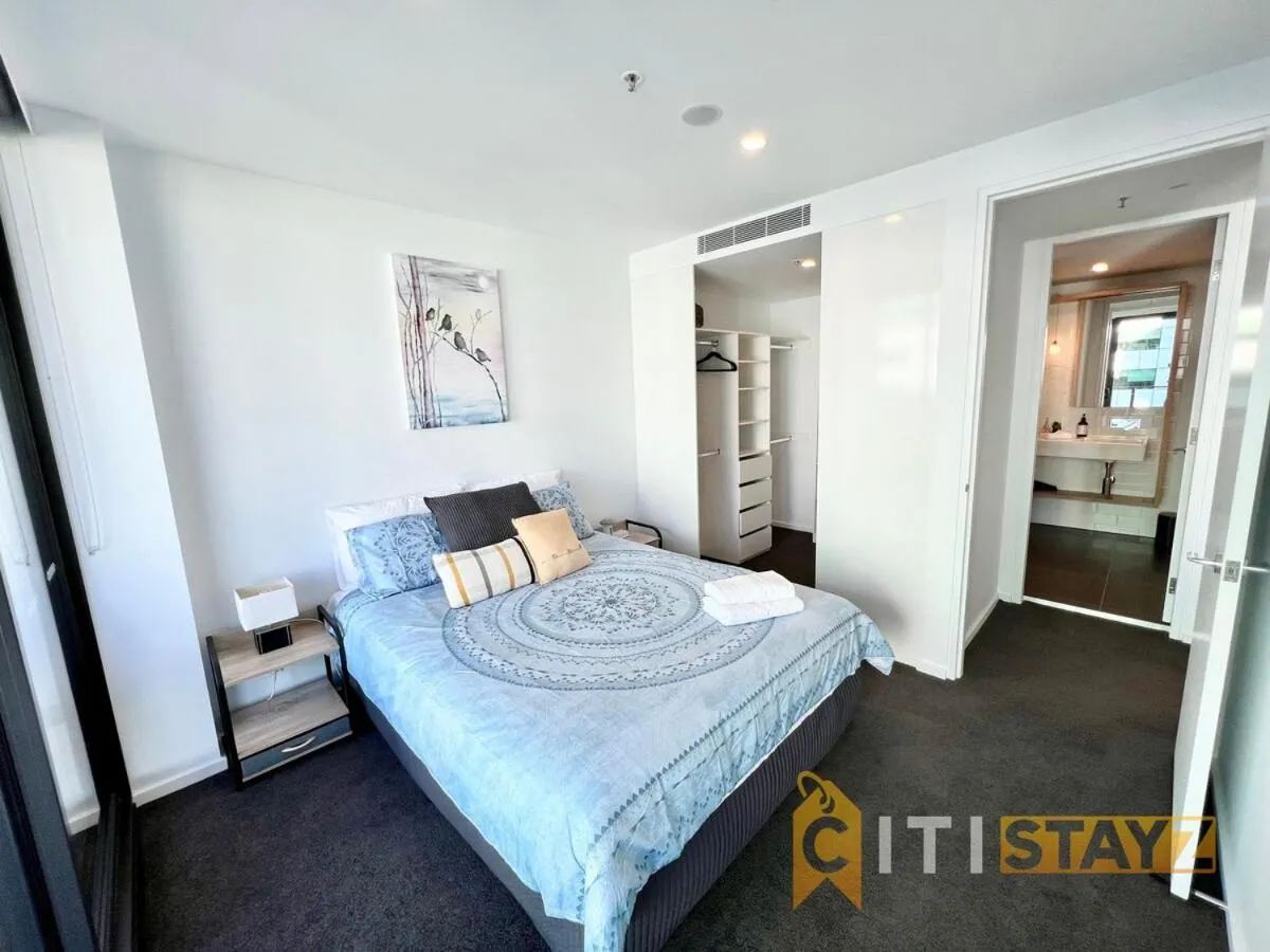 Bed in Light & Lovely in Canberra's CBD - 1BR Apt w/Carsp