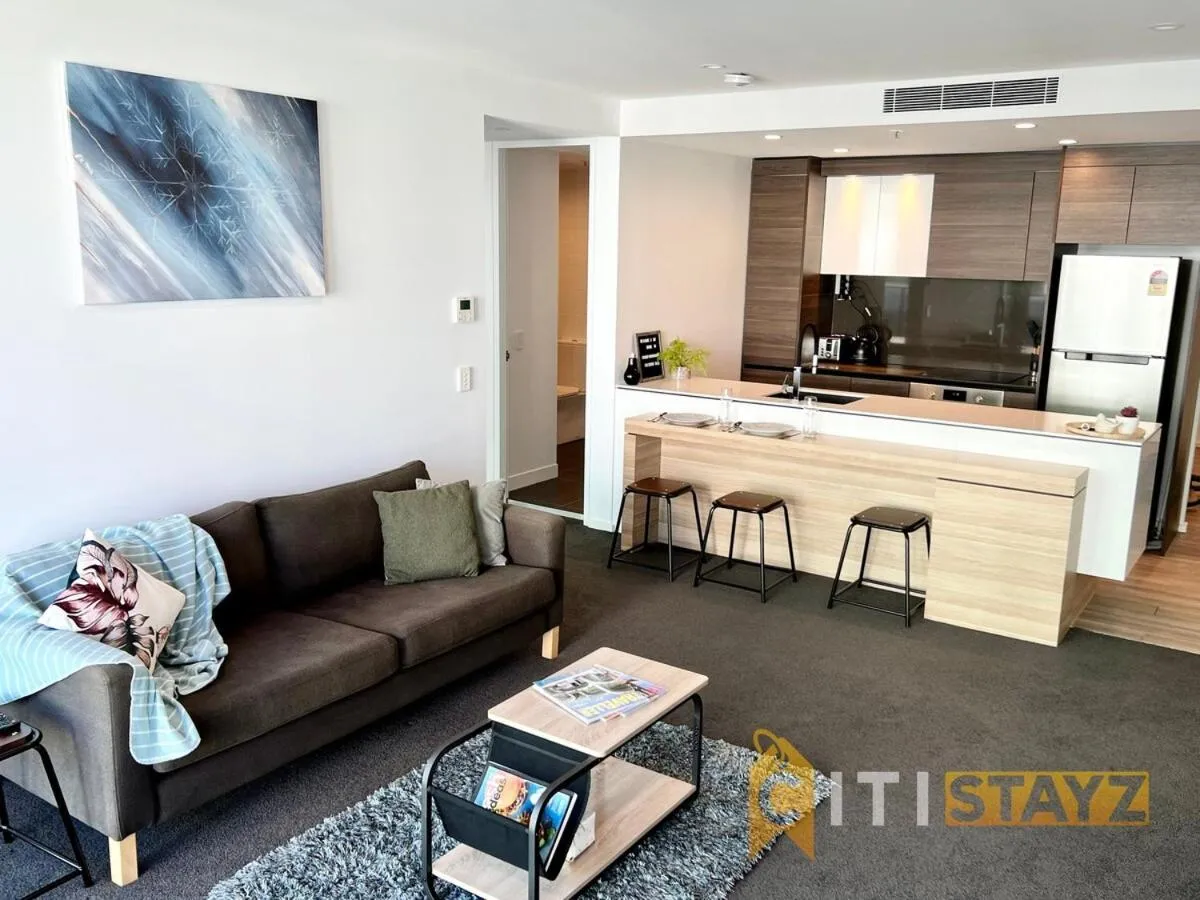 Light & Lovely in Canberra's CBD - 1BR Apt w/Carsp