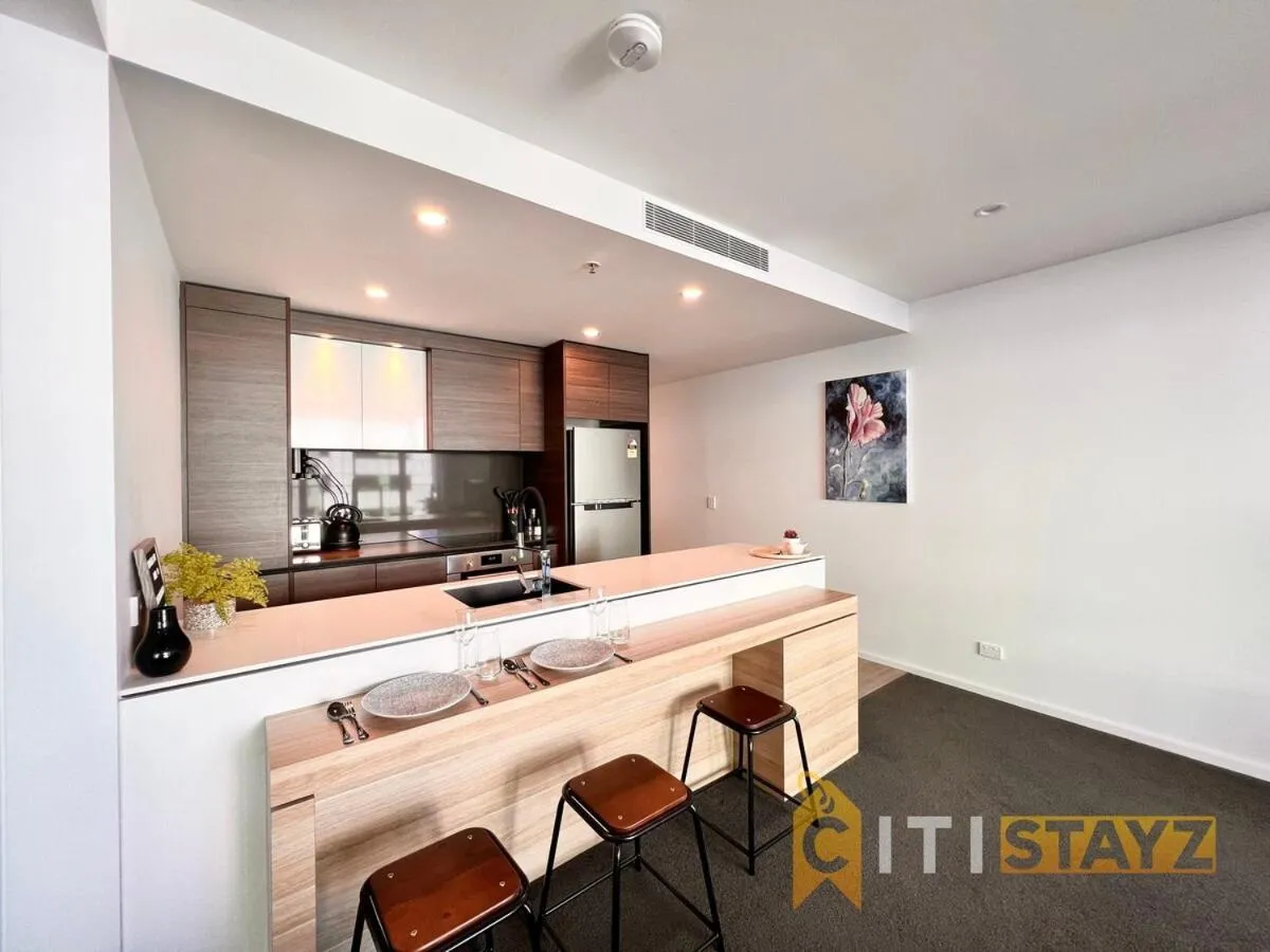 Light & Lovely in Canberra's CBD - 1BR Apt w/Carsp