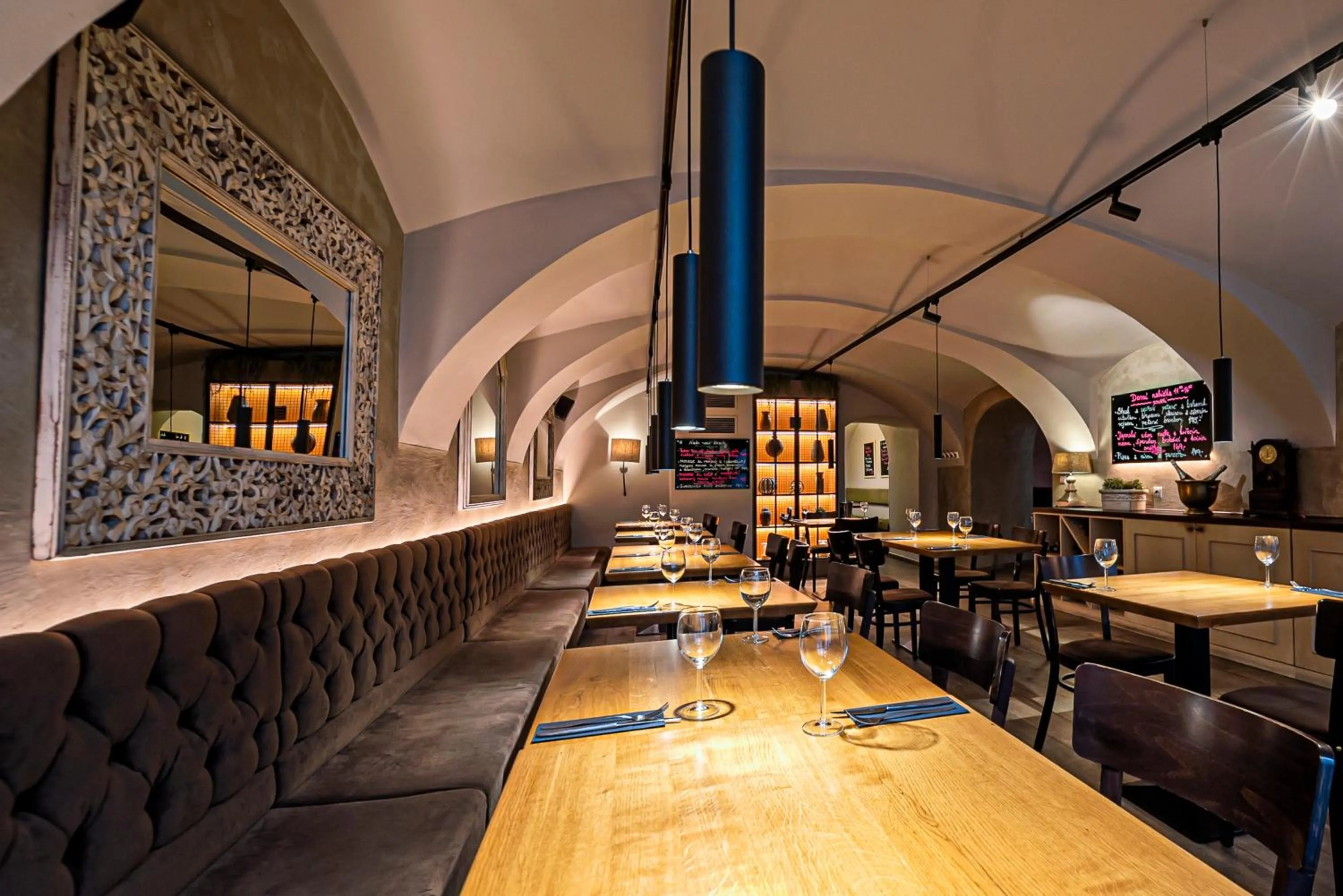 Restaurant/places to eat in Hotel Rango