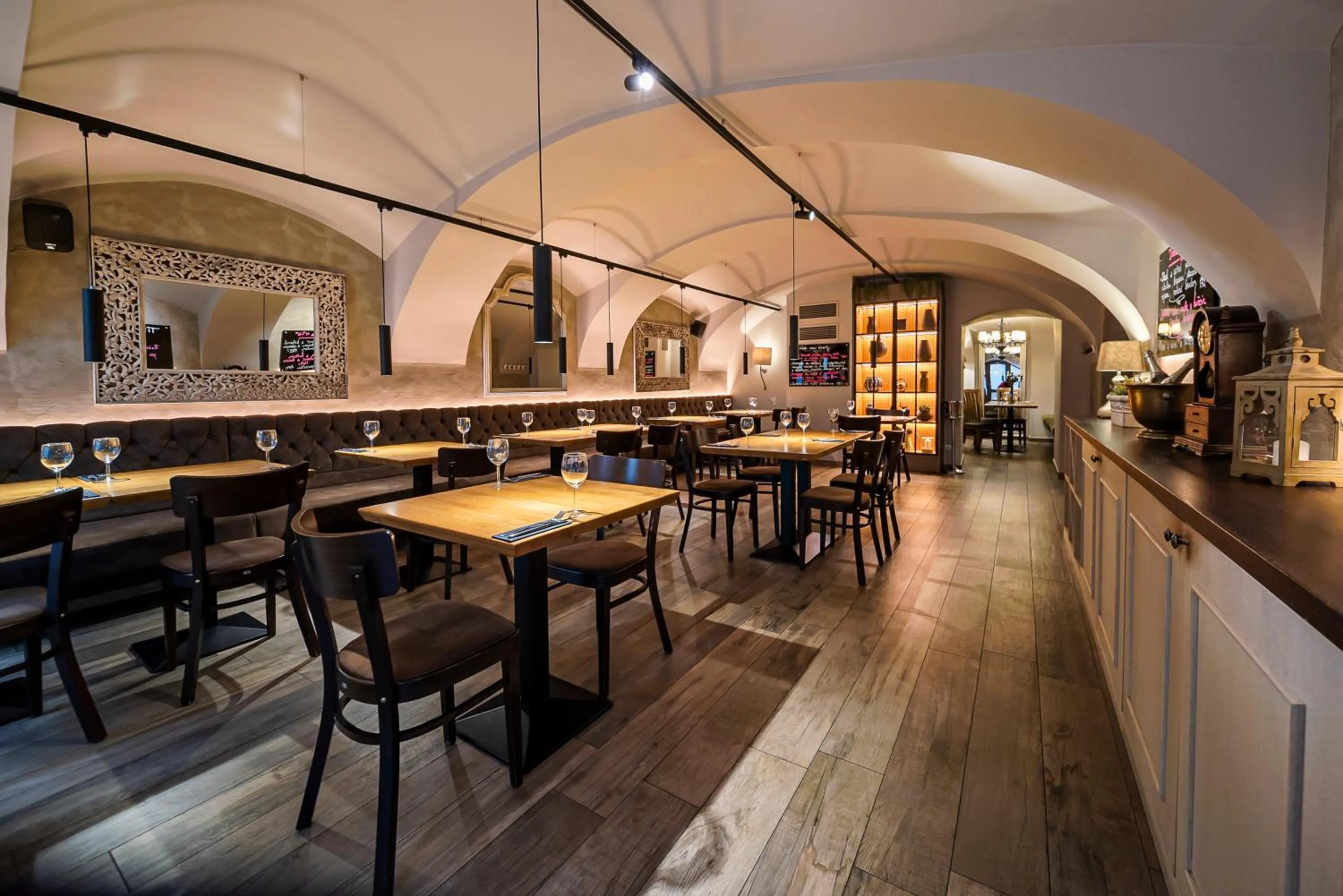 Restaurant/places to eat in Hotel Rango