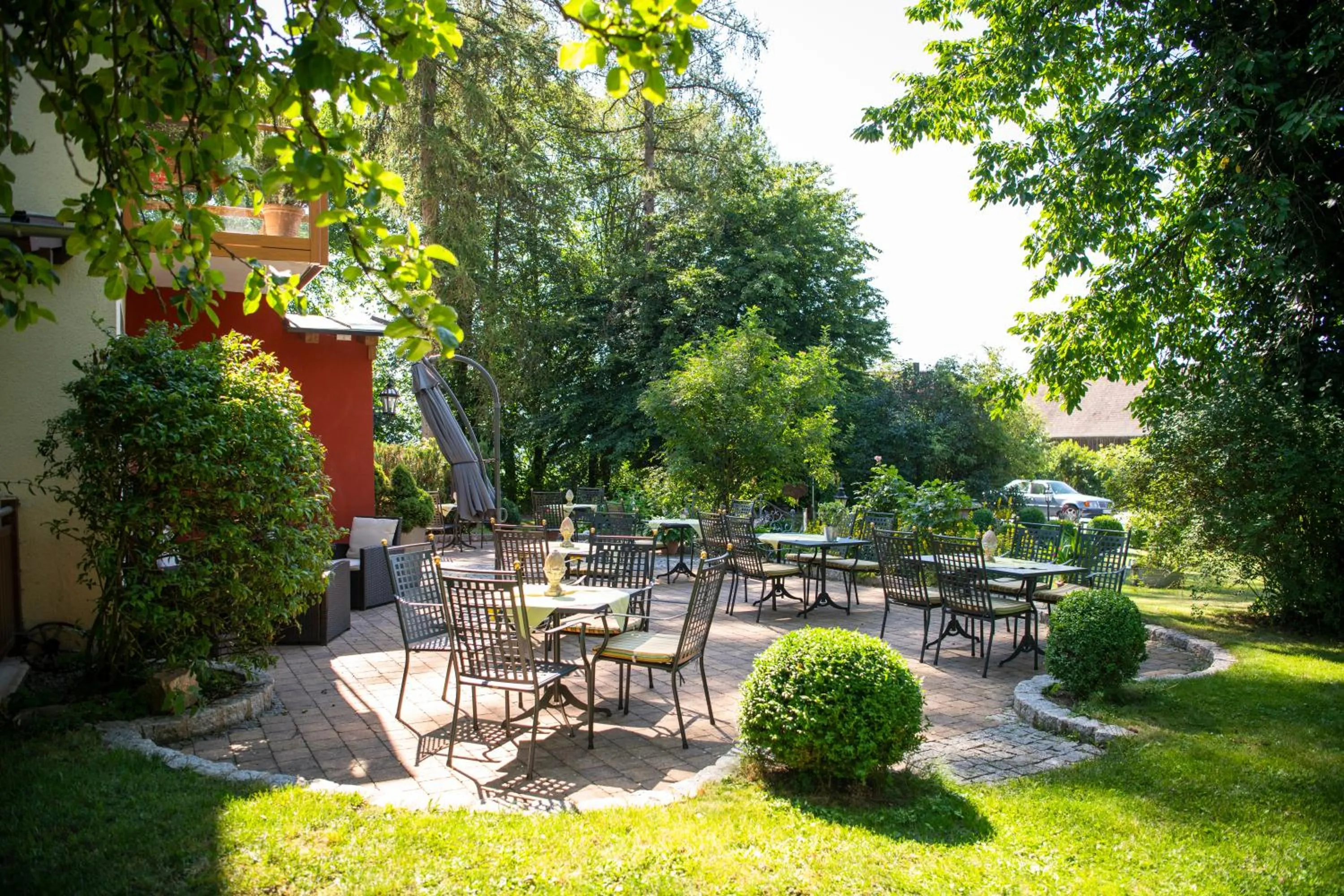Restaurant/places to eat in Landhotel Lindenhof