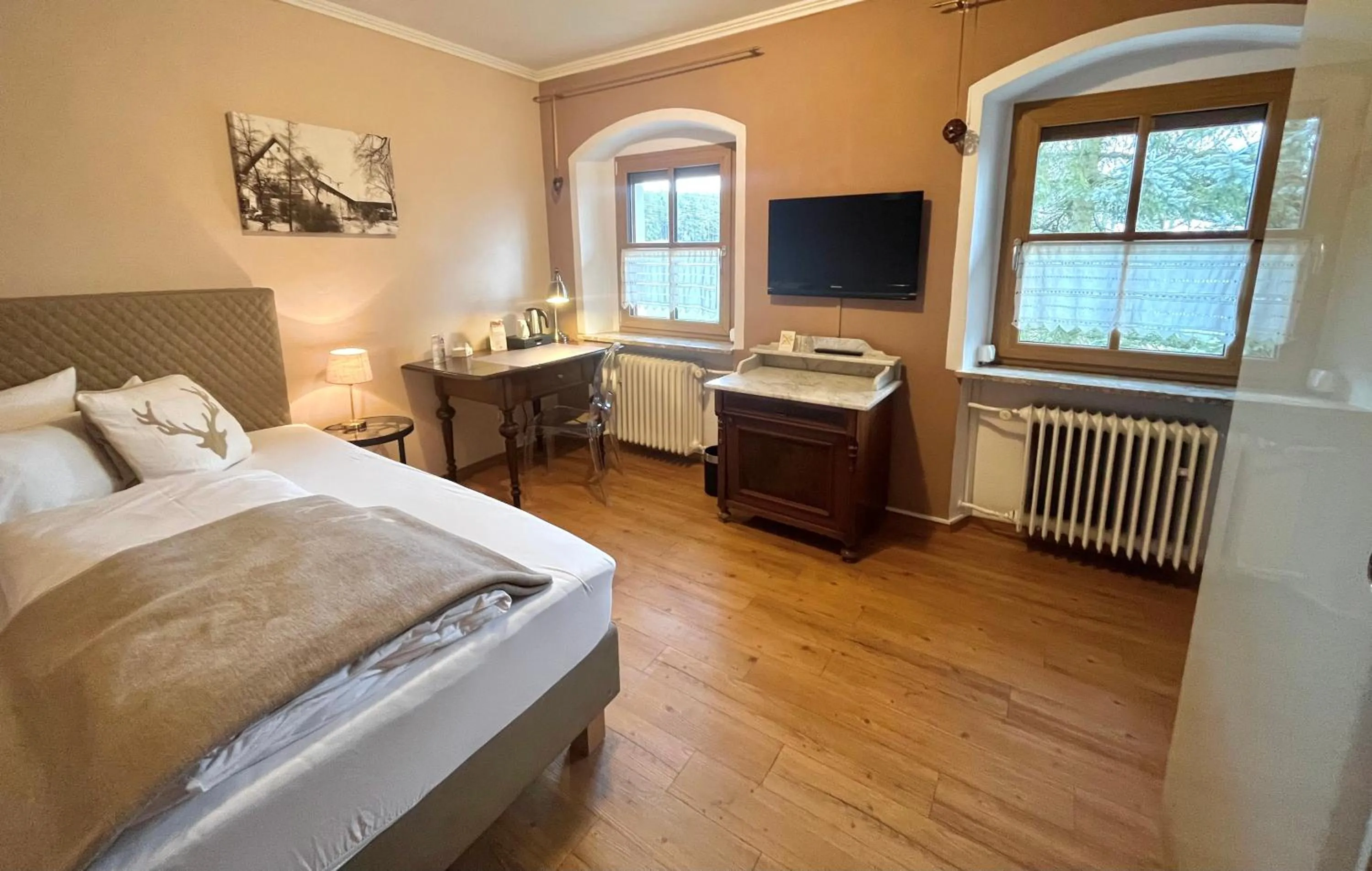 Photo of the whole room, Bed in Landhotel Lindenhof
