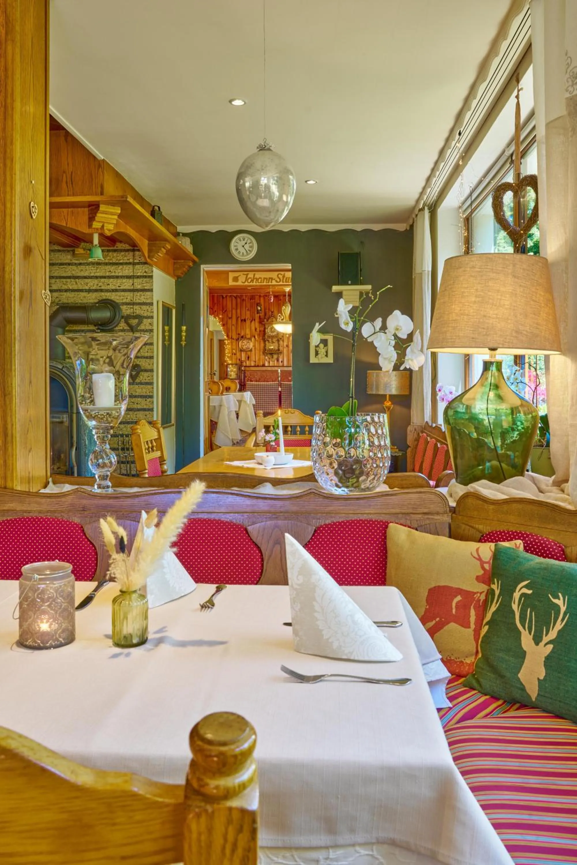Restaurant/places to eat in Landhotel Lindenhof