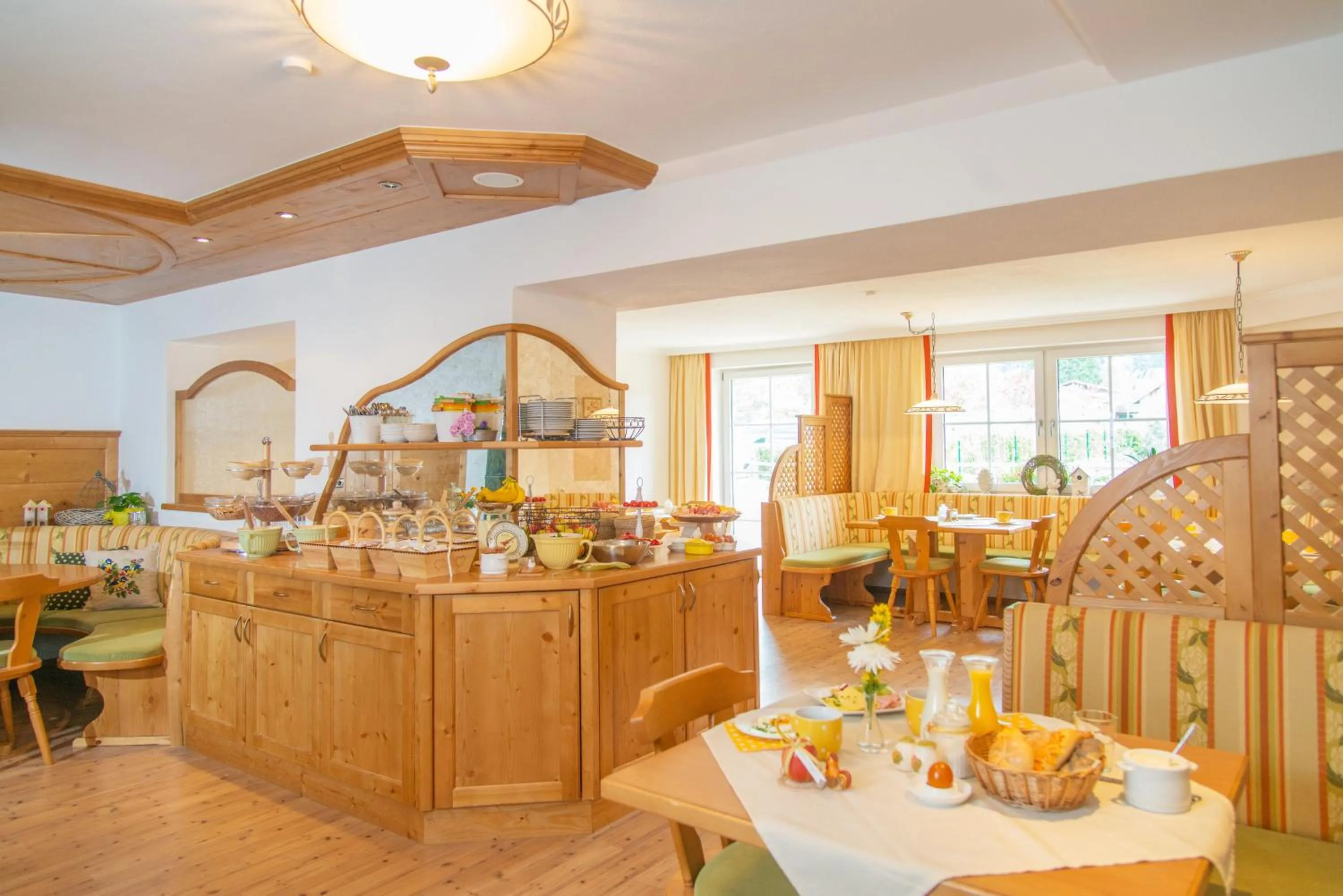 Buffet breakfast in Hubengut Bed and Breakfast