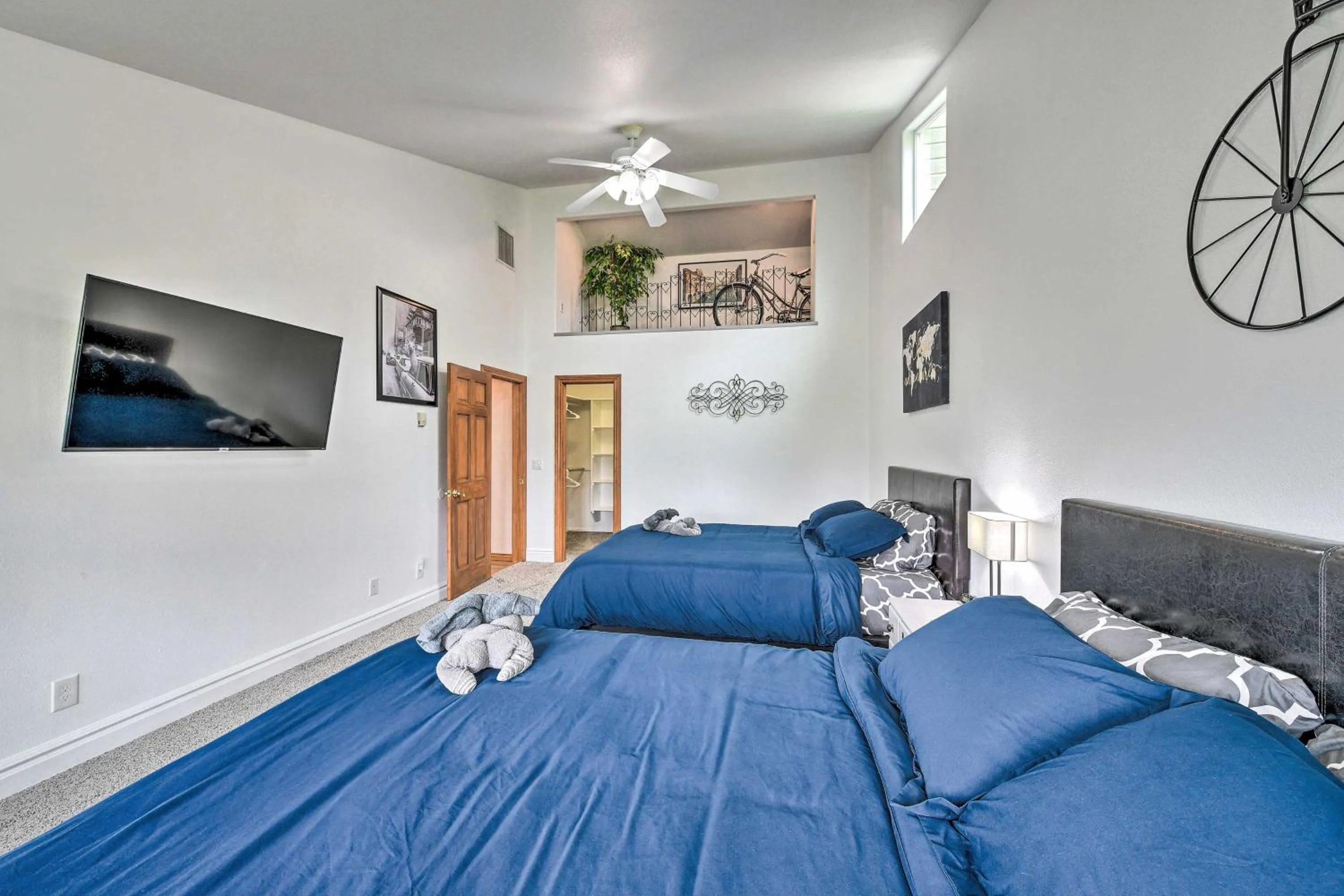 Bed in The Vineyard Country Farm Home at Grand Valley