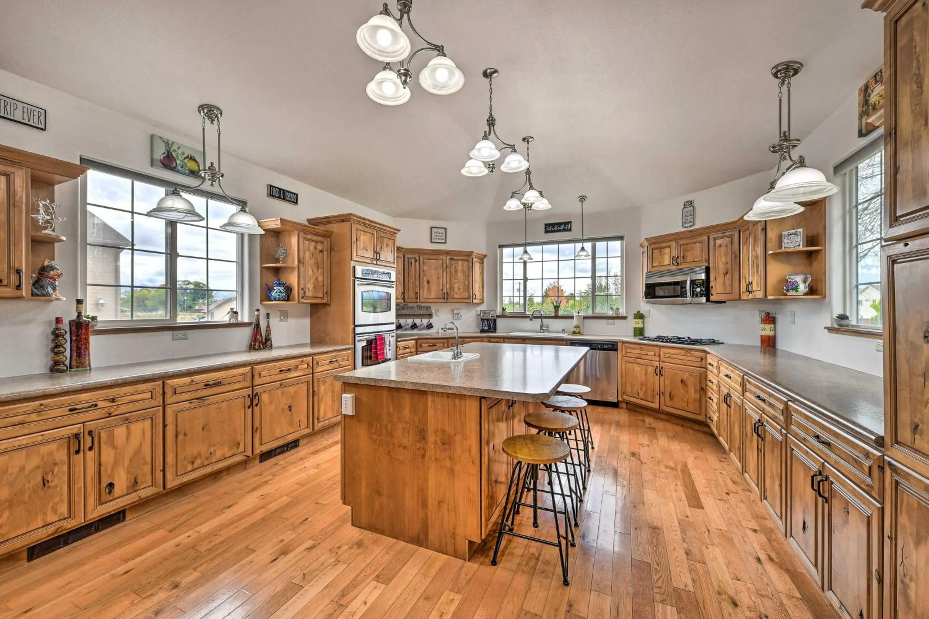 The Vineyard Country Farm Home at Grand Valley