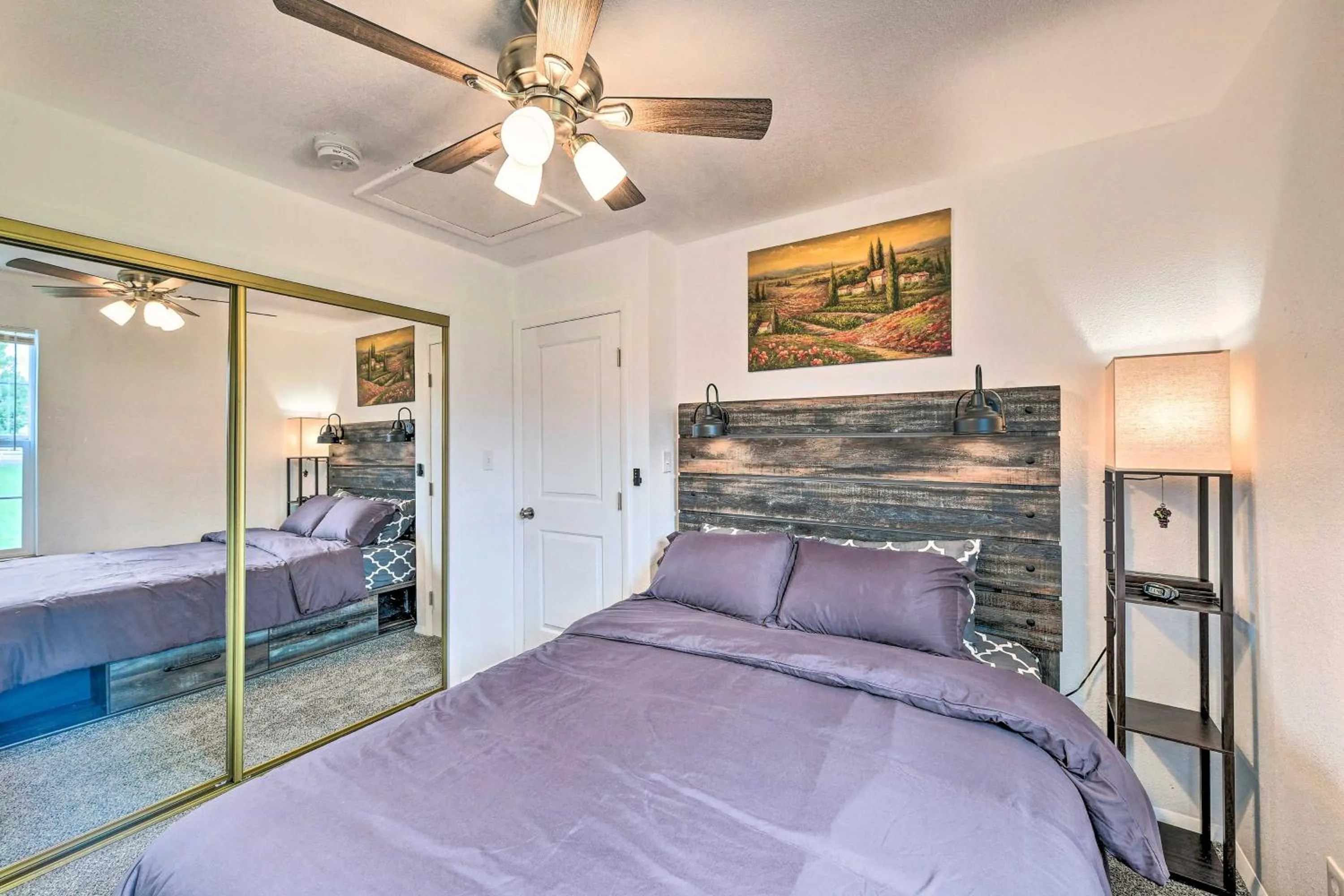 Bed in The Vineyard Country Farm Home at Grand Valley