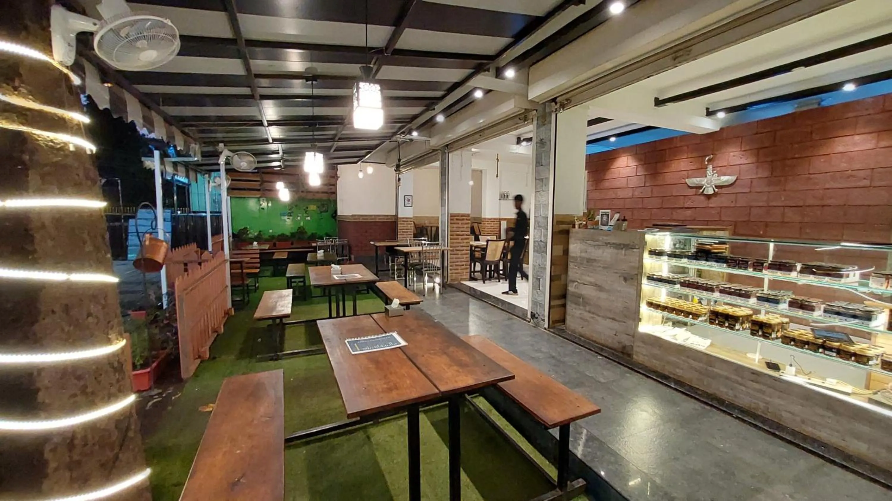 Restaurant/places to eat in ONELLA REGENCY