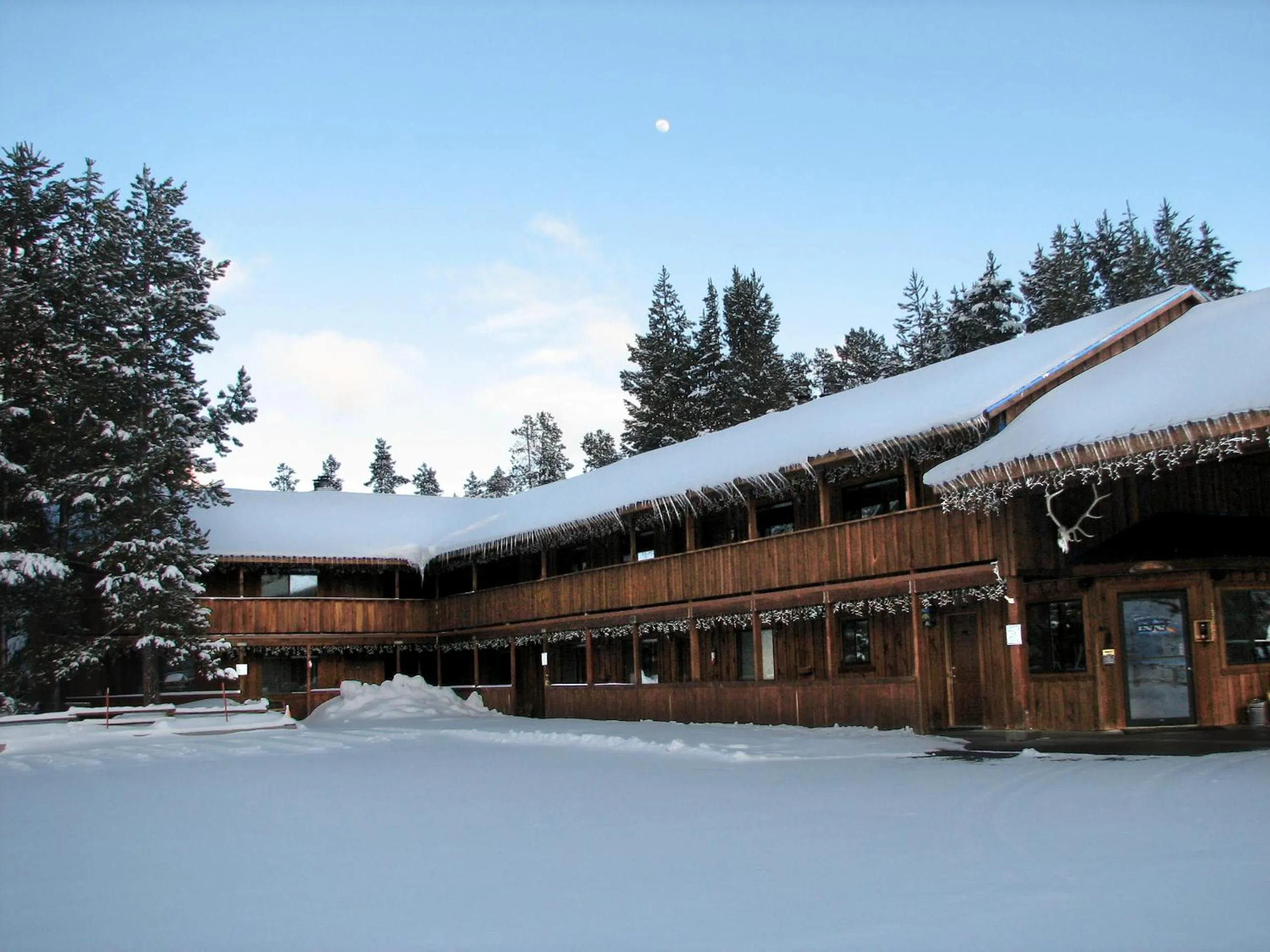 Willamette Pass Inn & Chalets