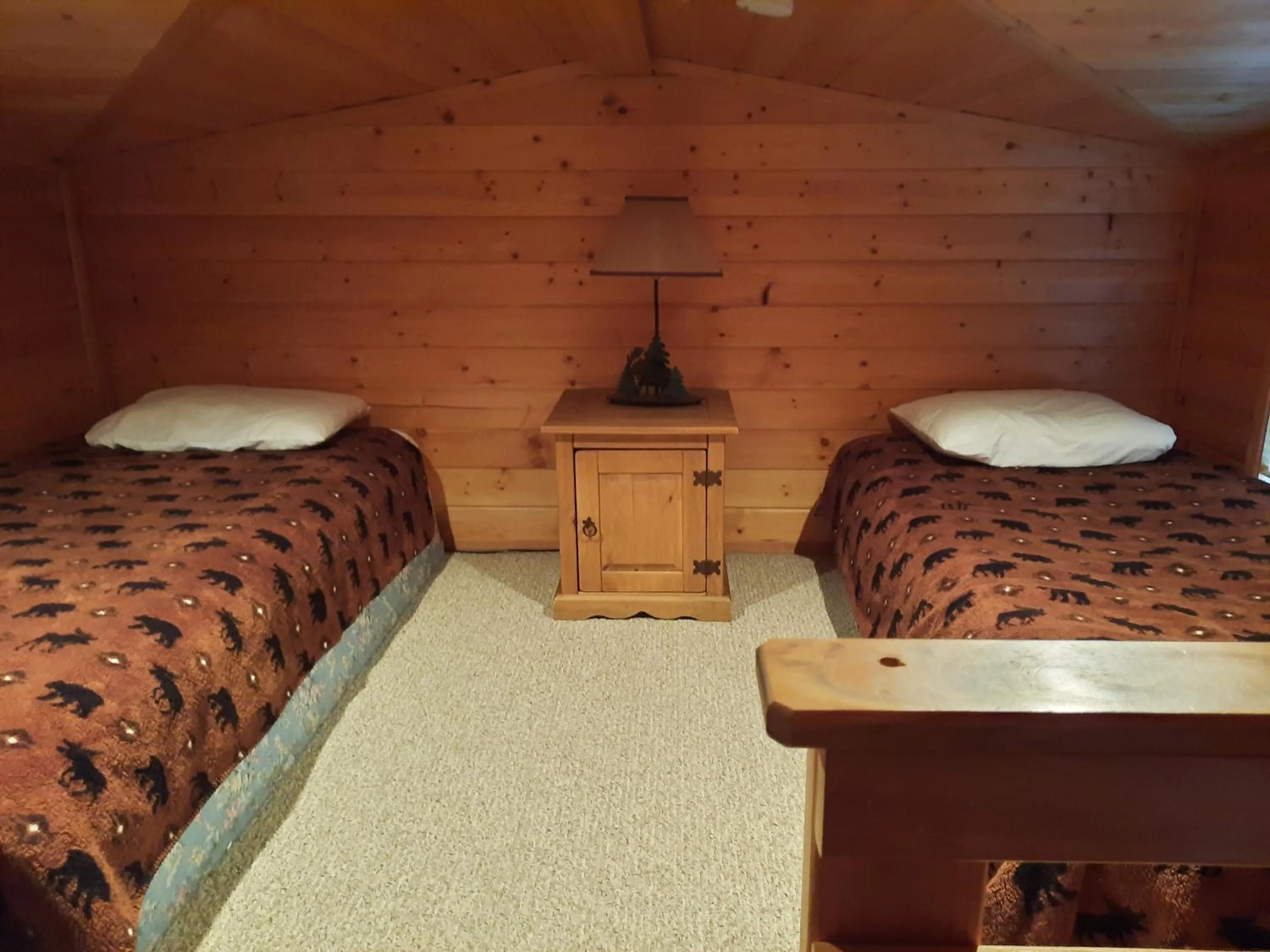 Bed in Willamette Pass Inn & Chalets