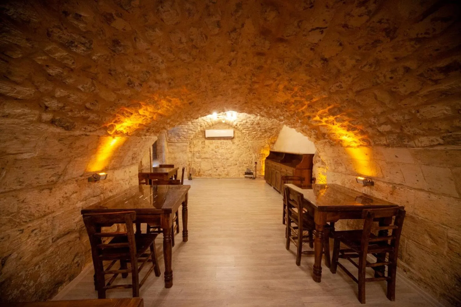 Dining area in Vefa Konagı