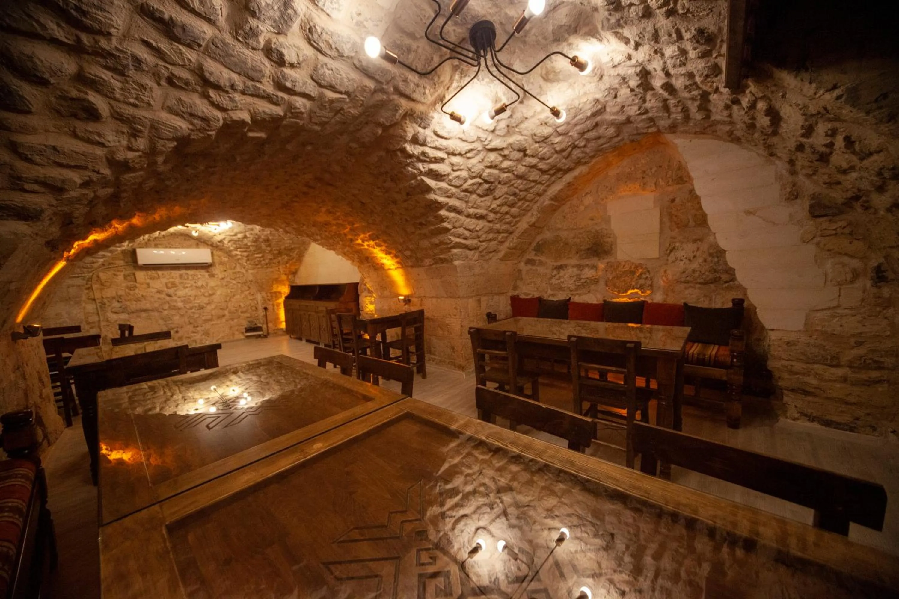 Seating area in Vefa Konagı