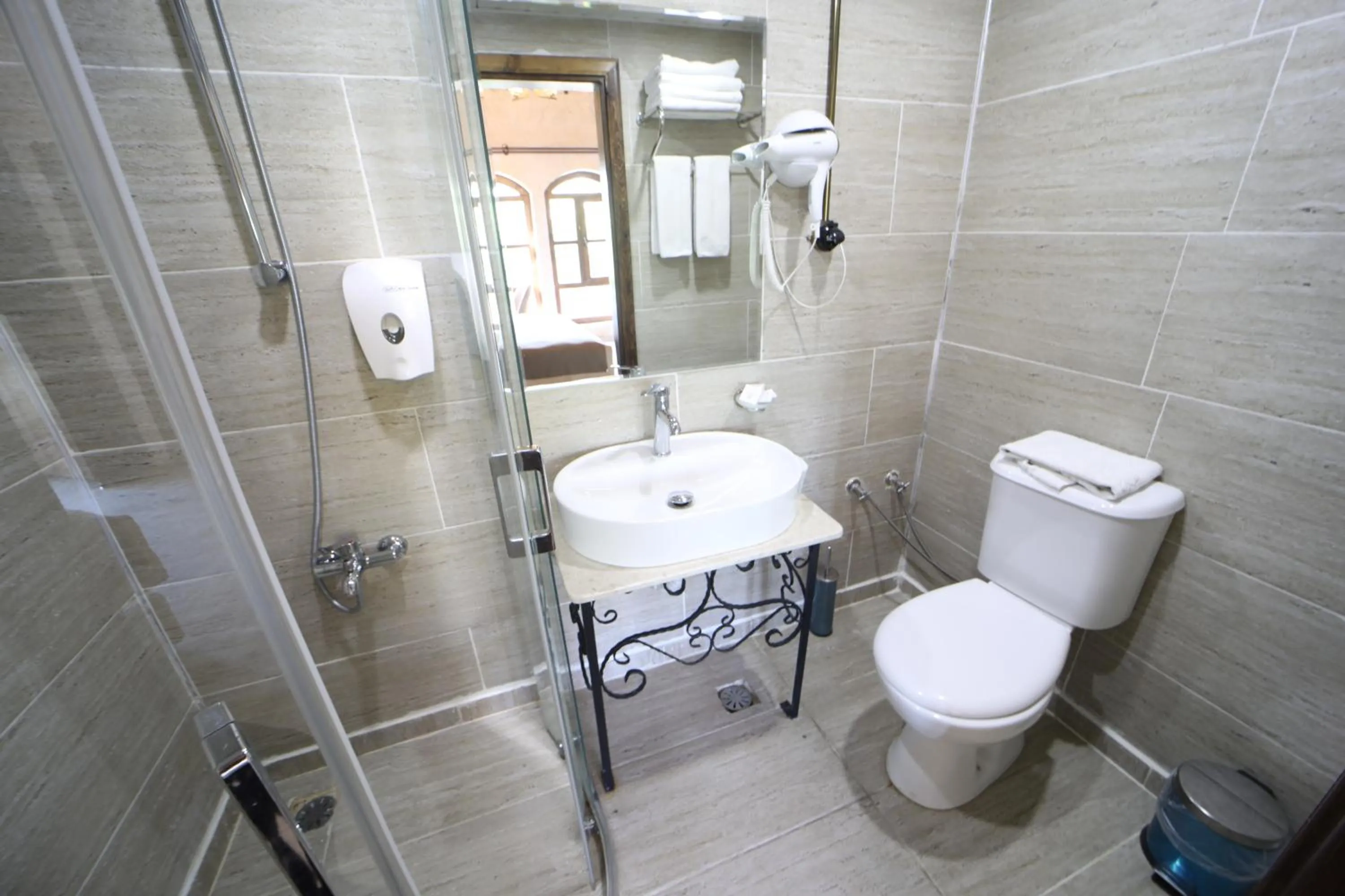 Shower in Vefa Konagı