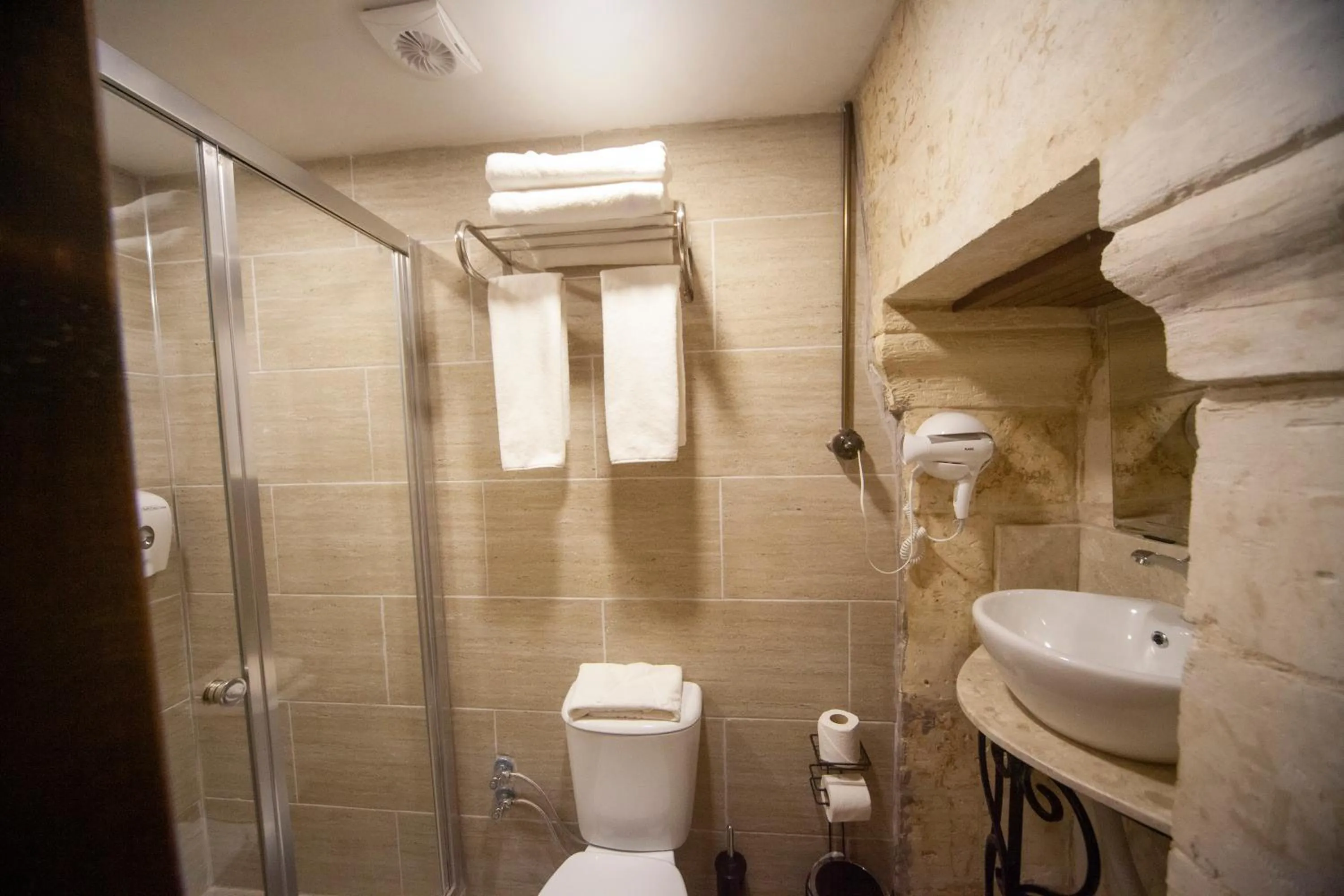 Bathroom in Vefa Konagı