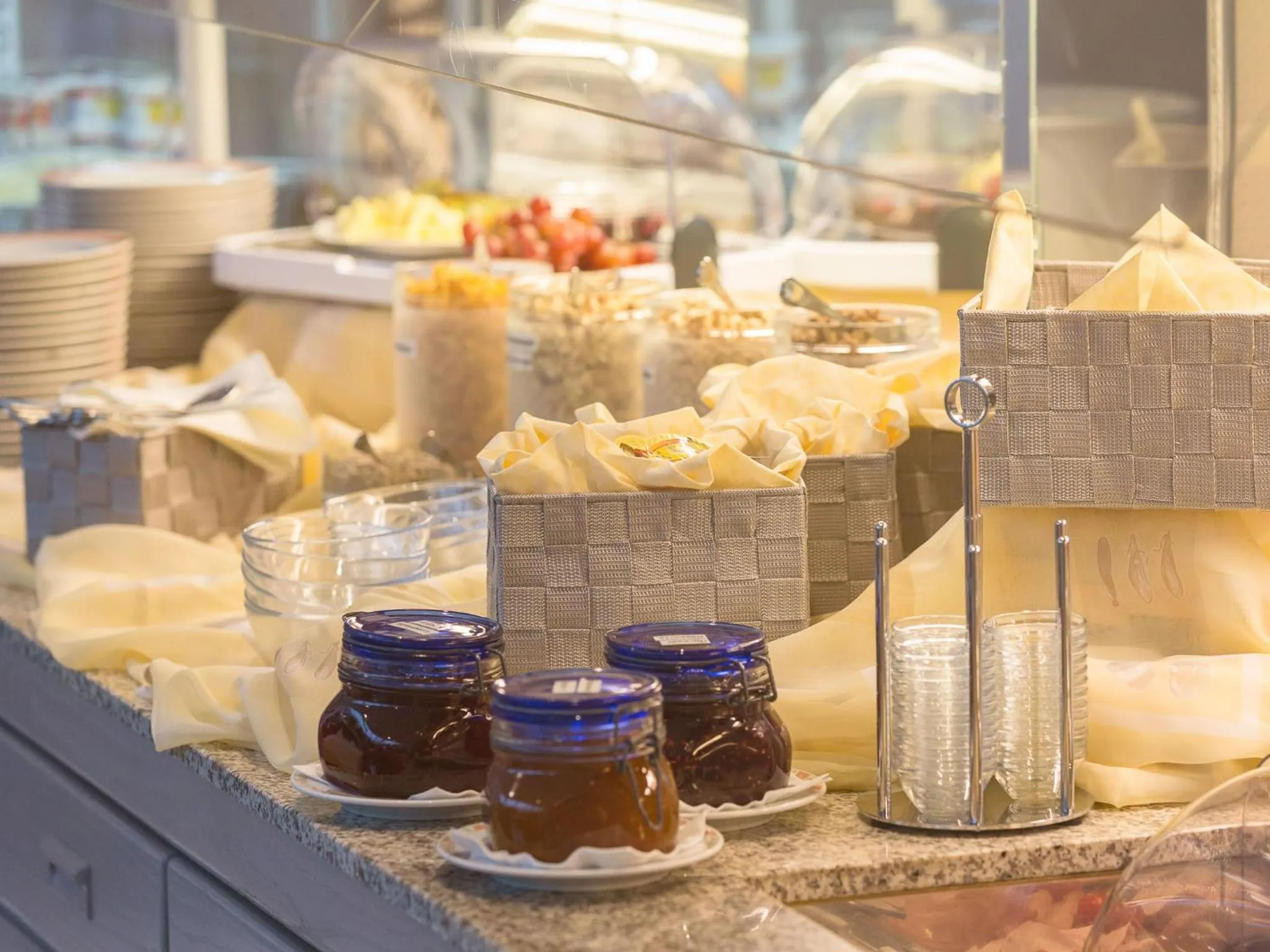 Food and drinks in Stadt-gut-Hotel Siegboot