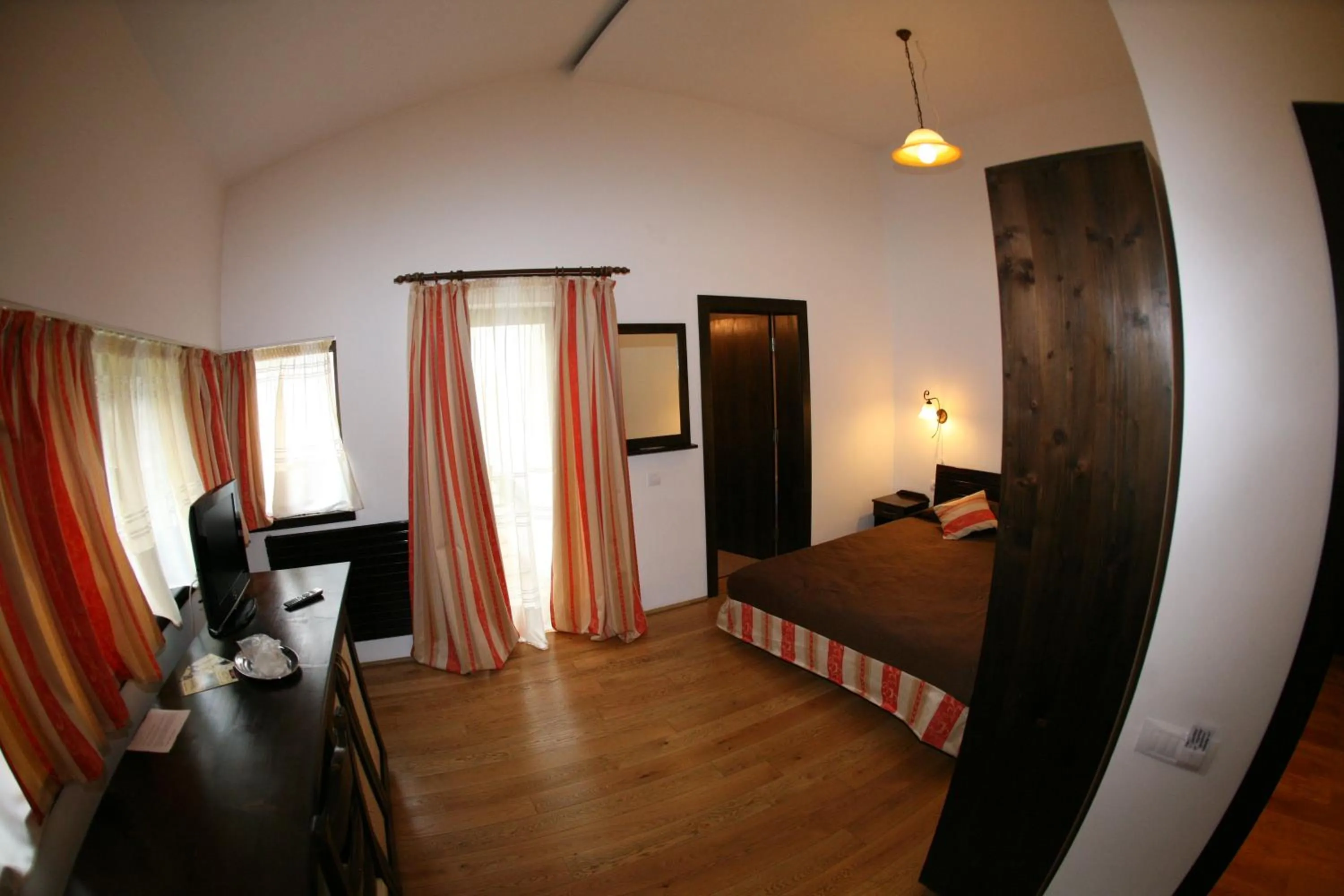 Queen Room with Balcony in Timis Valley, Casa Eni&Dan