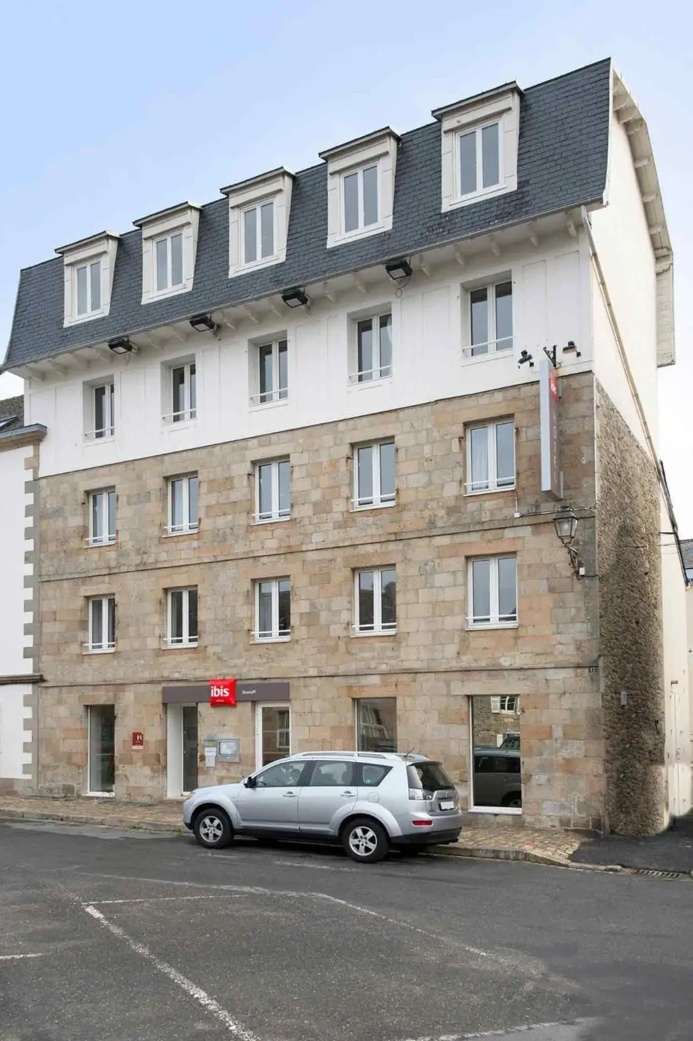 Property building in Ibis Roscoff Property building in Ibis Roscoff