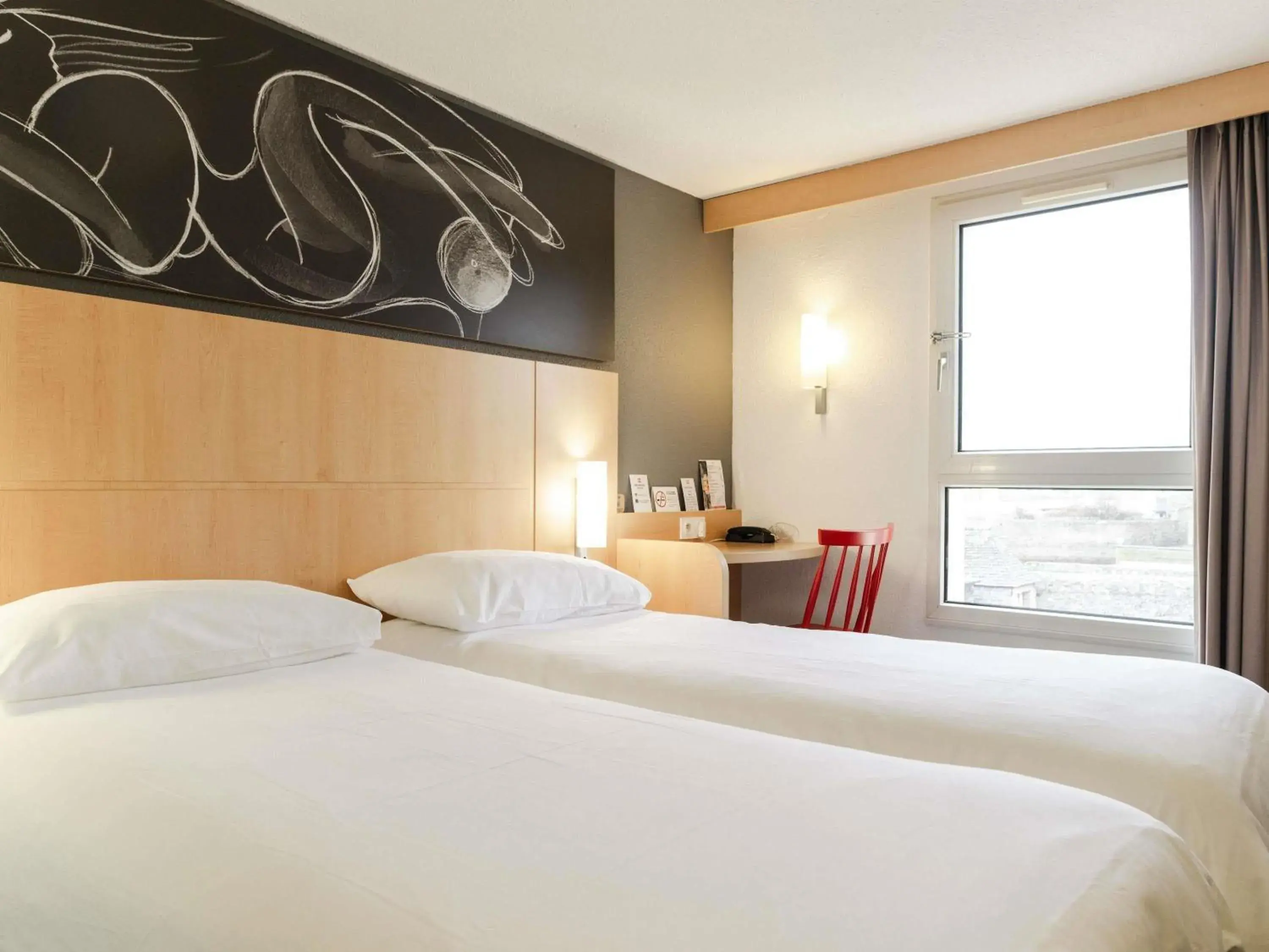 Bedroom, Bed in Ibis Roscoff Bord de Mer Bedroom, Bed in Ibis Roscoff Bord de Mer