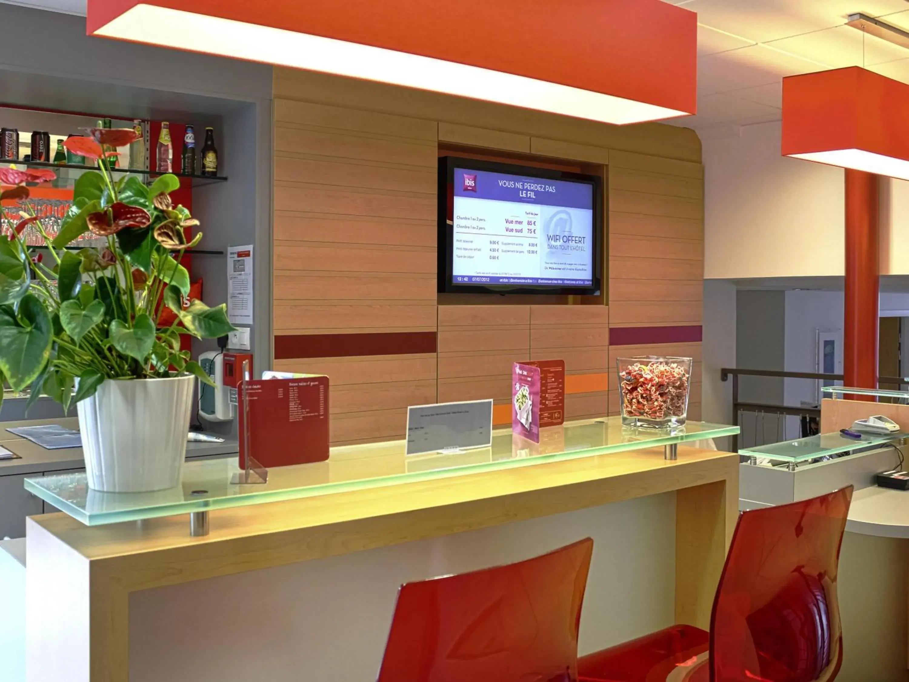 Lounge or bar in Ibis Roscoff Lounge or bar in Ibis Roscoff