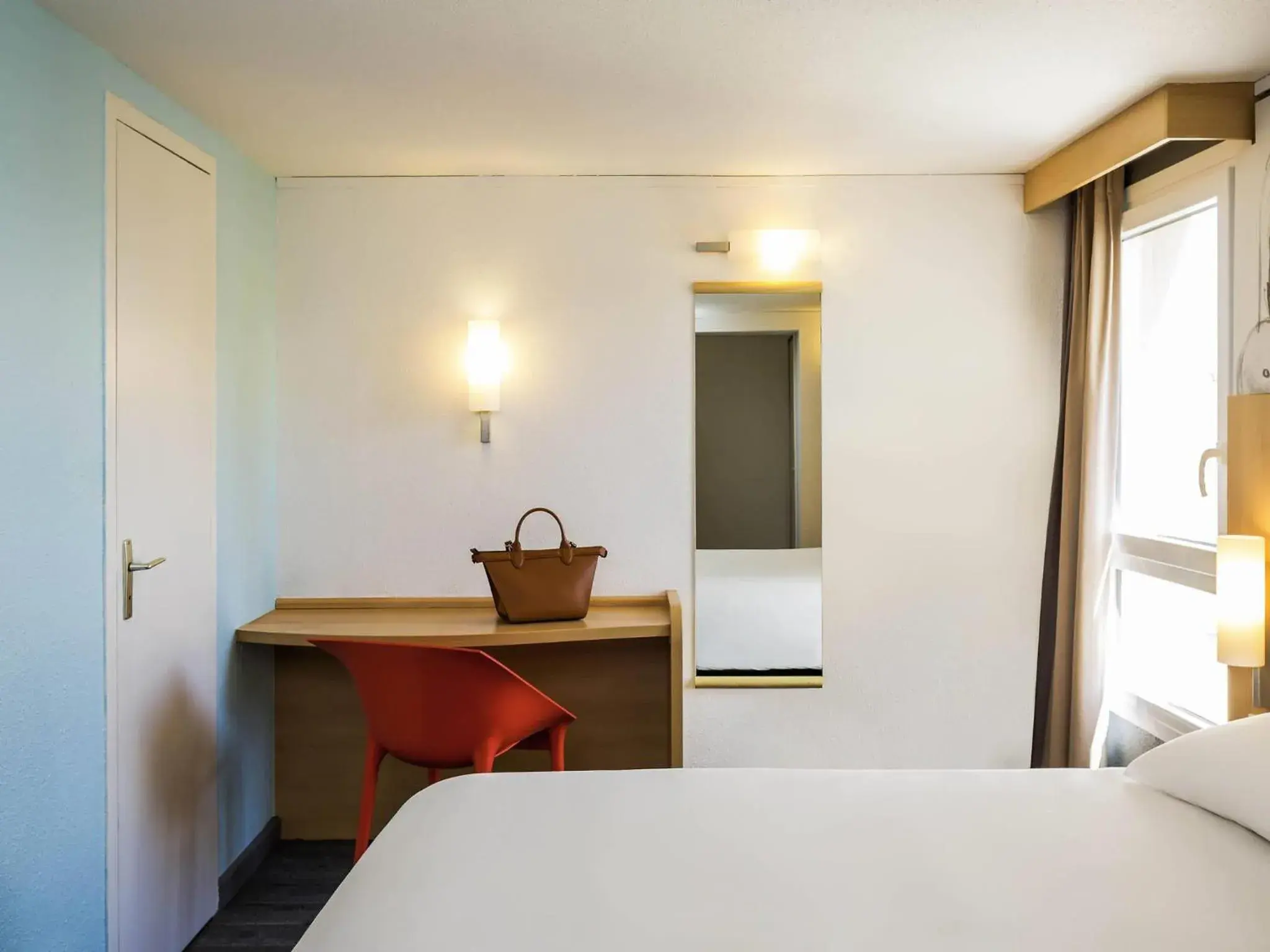 Bedroom, Bed in Ibis Roscoff Bord de Mer Bedroom, Bed in Ibis Roscoff Bord de Mer