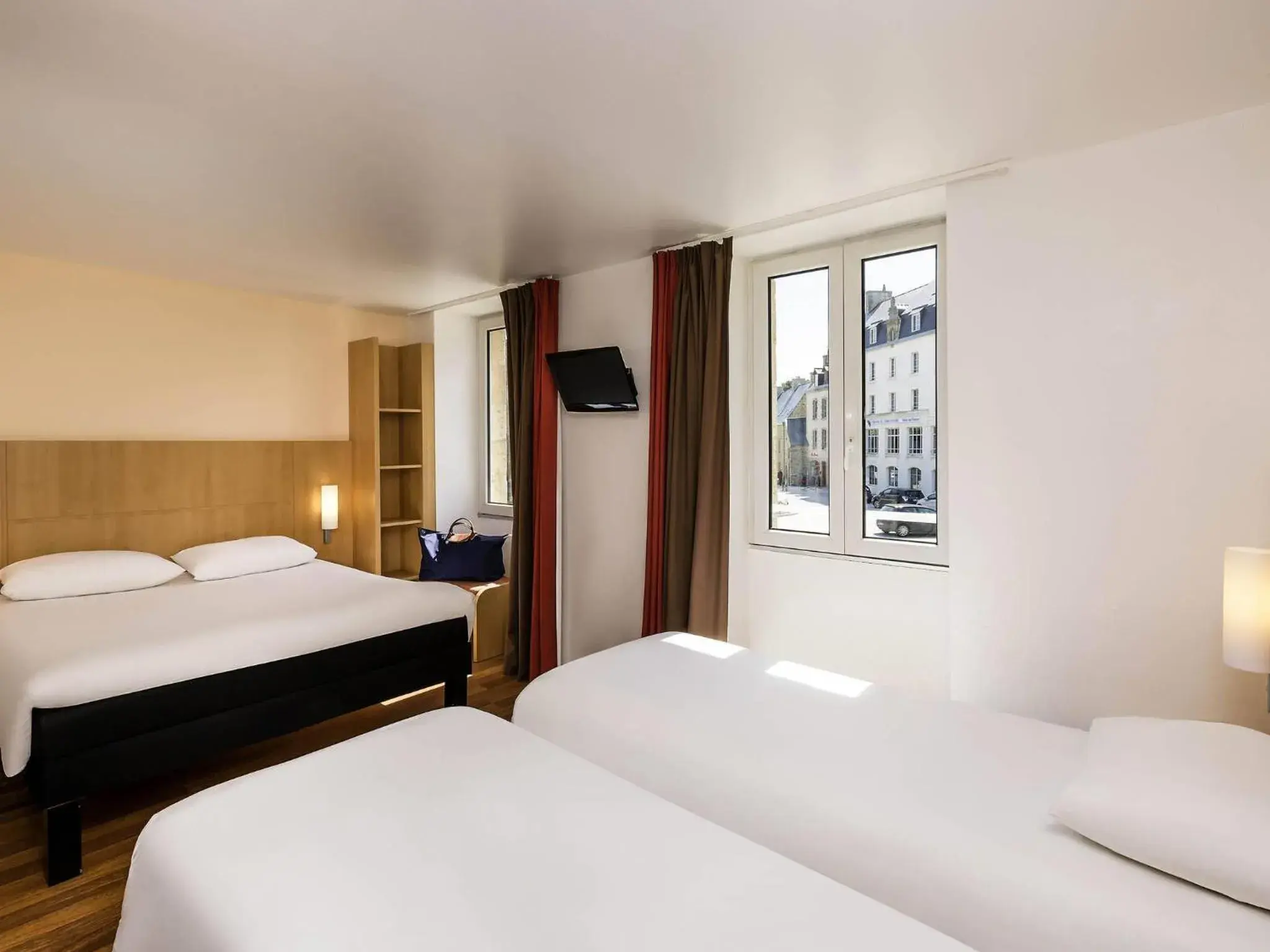 Bedroom, Bed in Ibis Roscoff Bedroom, Bed in Ibis Roscoff