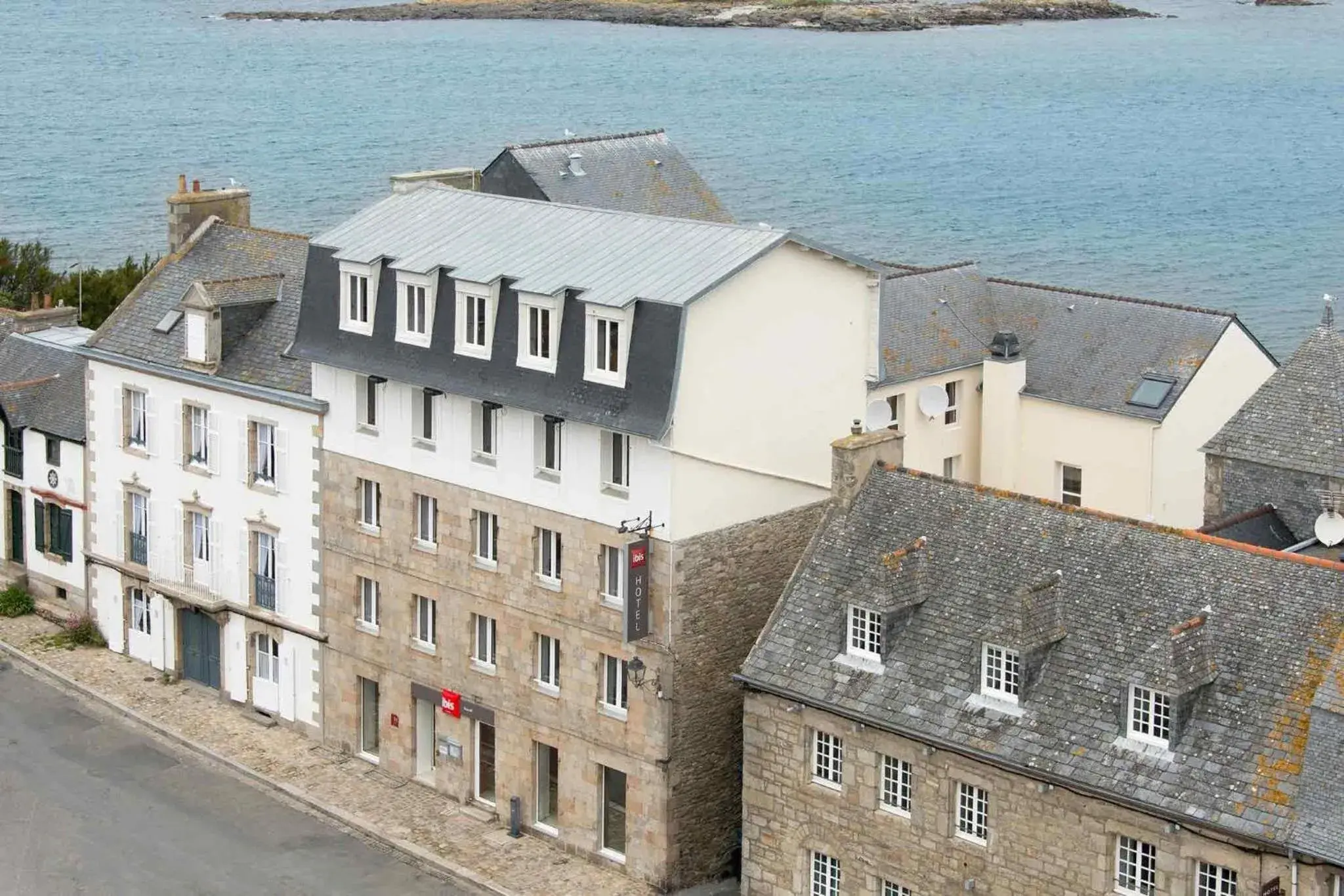 Property building in Ibis Roscoff Property building in Ibis Roscoff