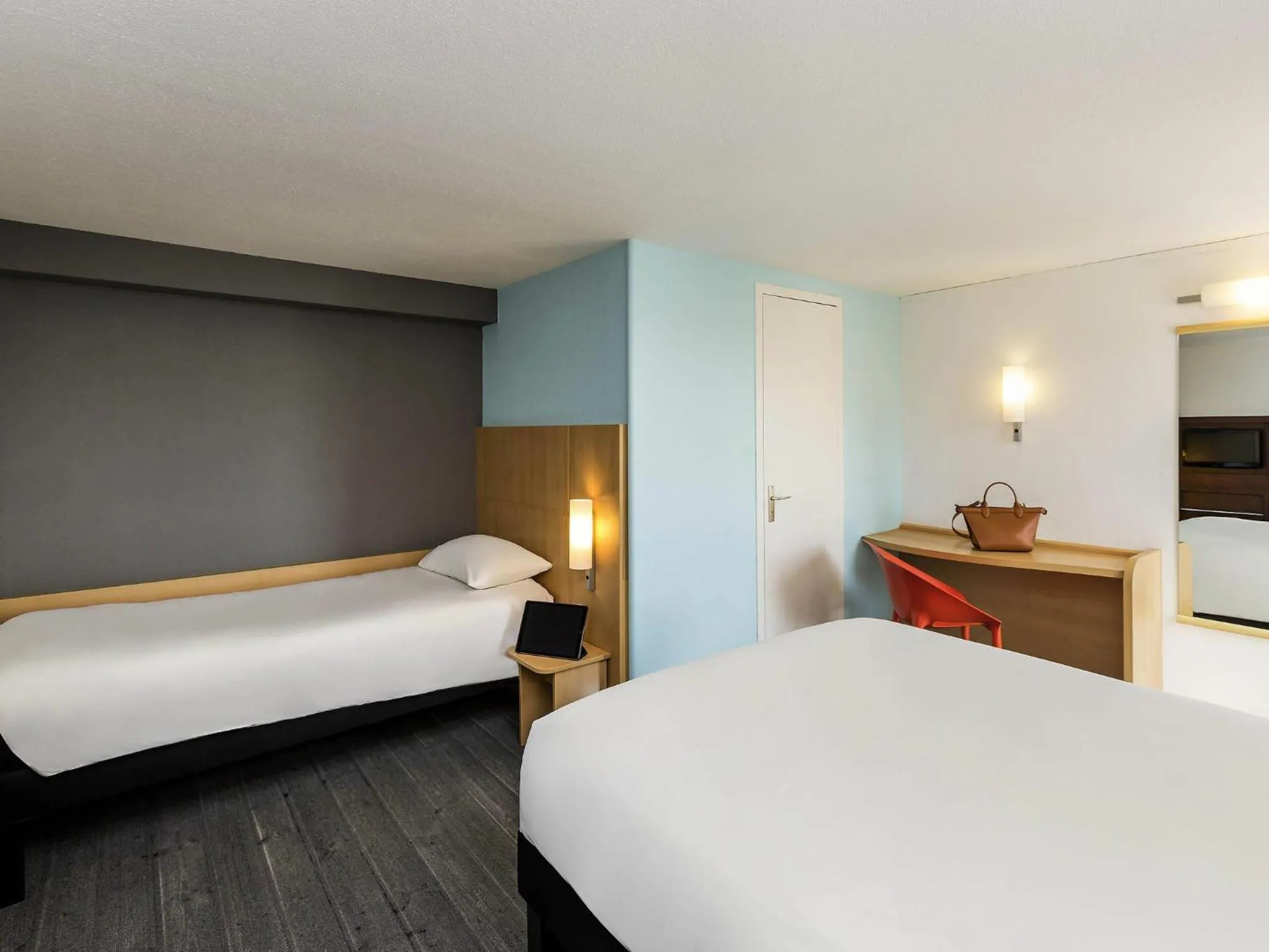 Bedroom, Bed in Ibis Roscoff