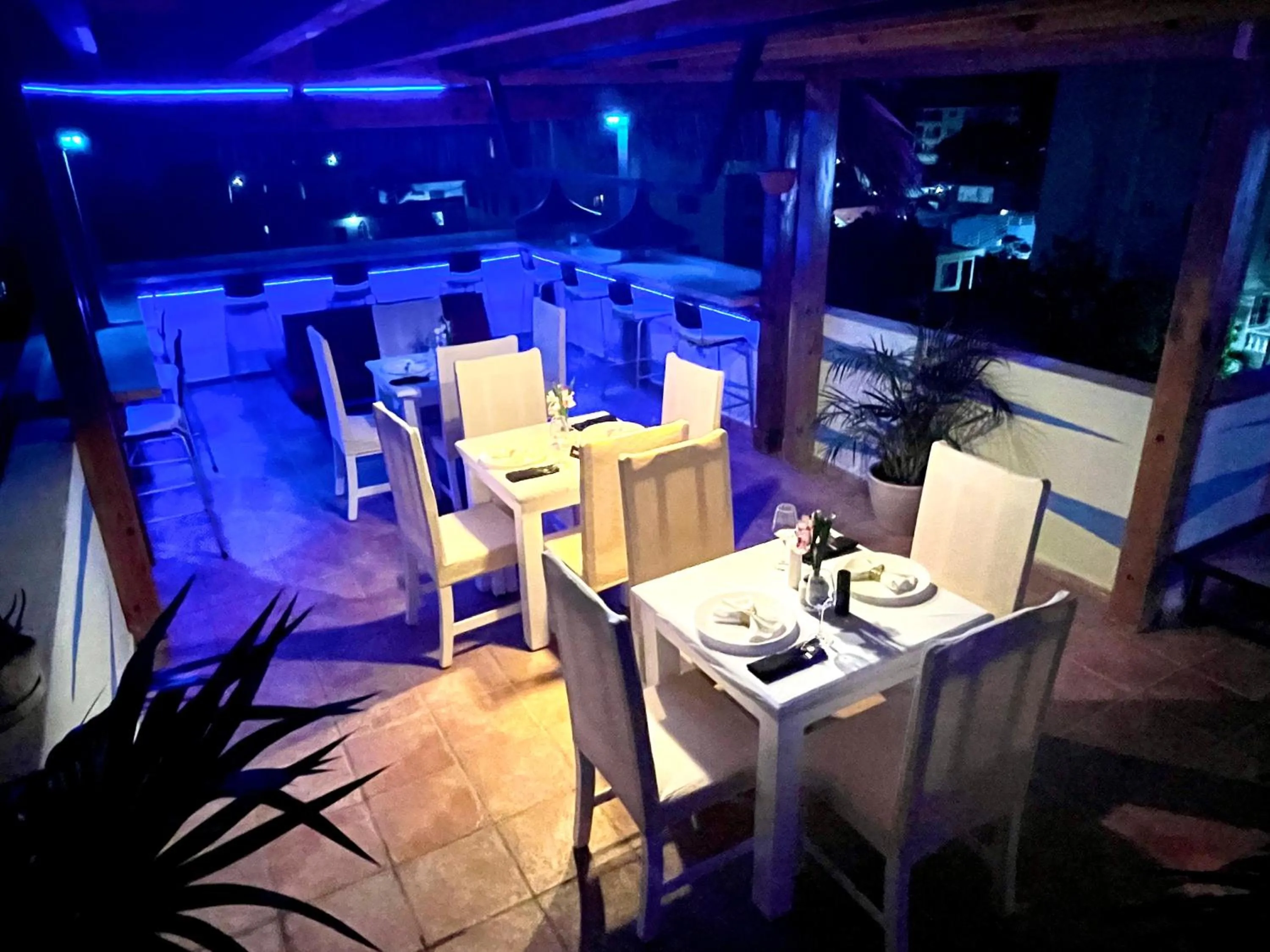 Restaurant/places to eat in Villa Iguana
