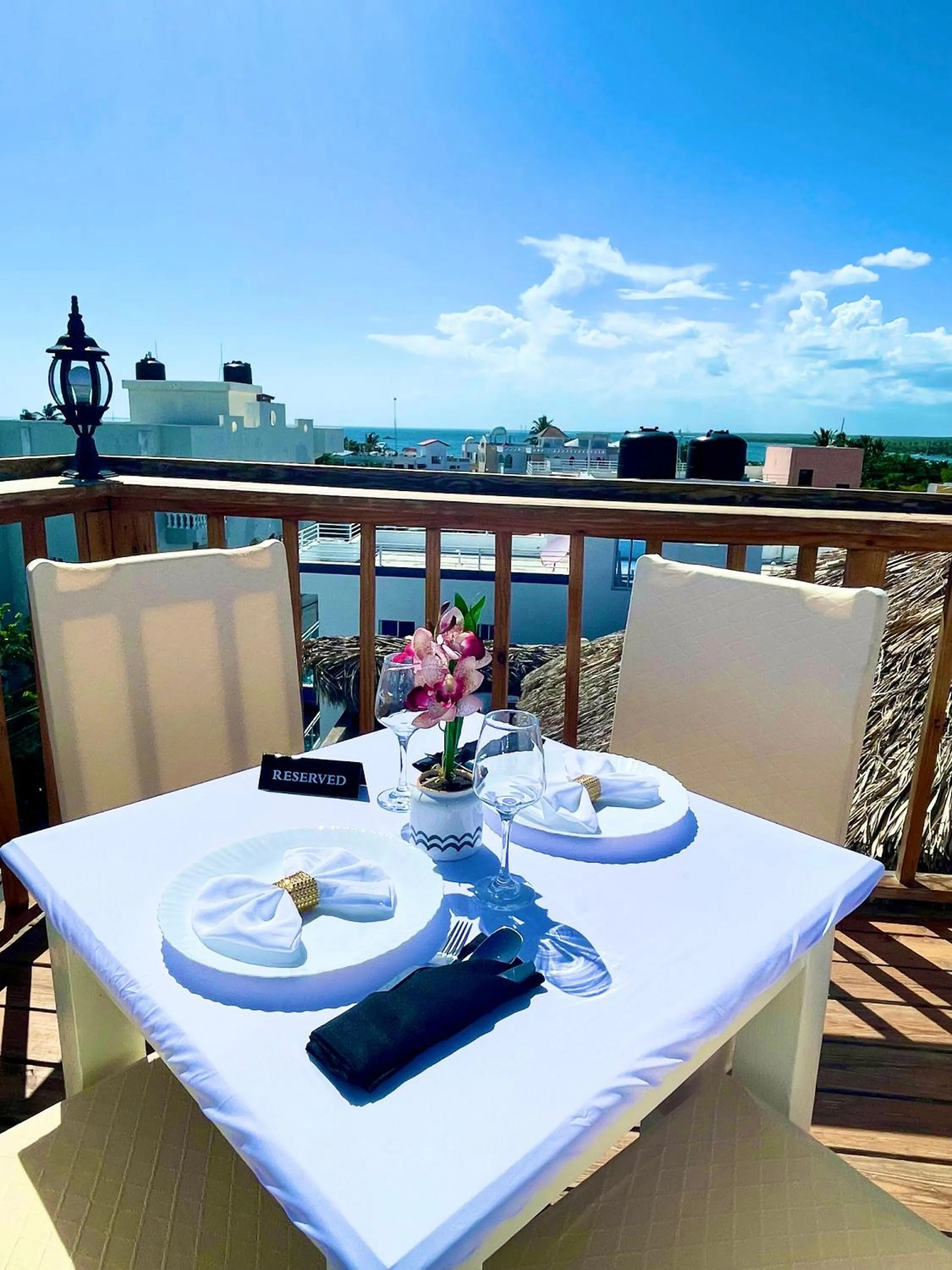 Restaurant/places to eat in Villa Iguana