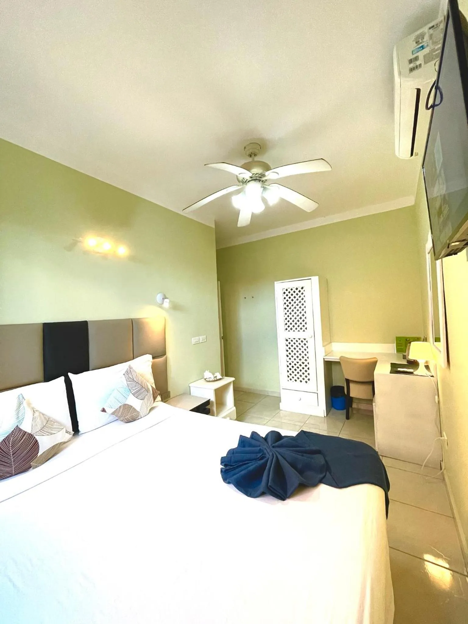 Bedroom, Bed in Villa Iguana