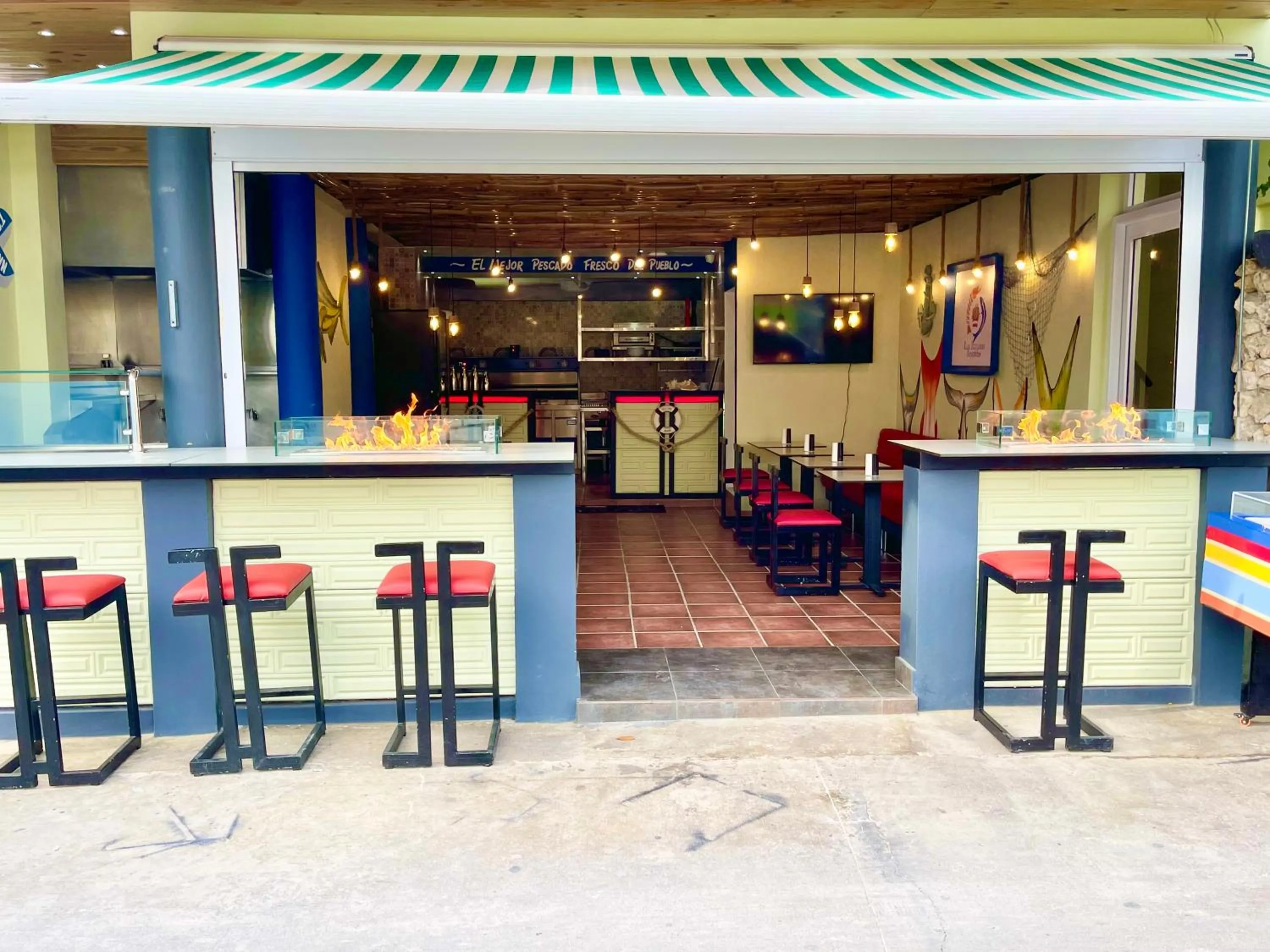 Restaurant/places to eat in Villa Iguana