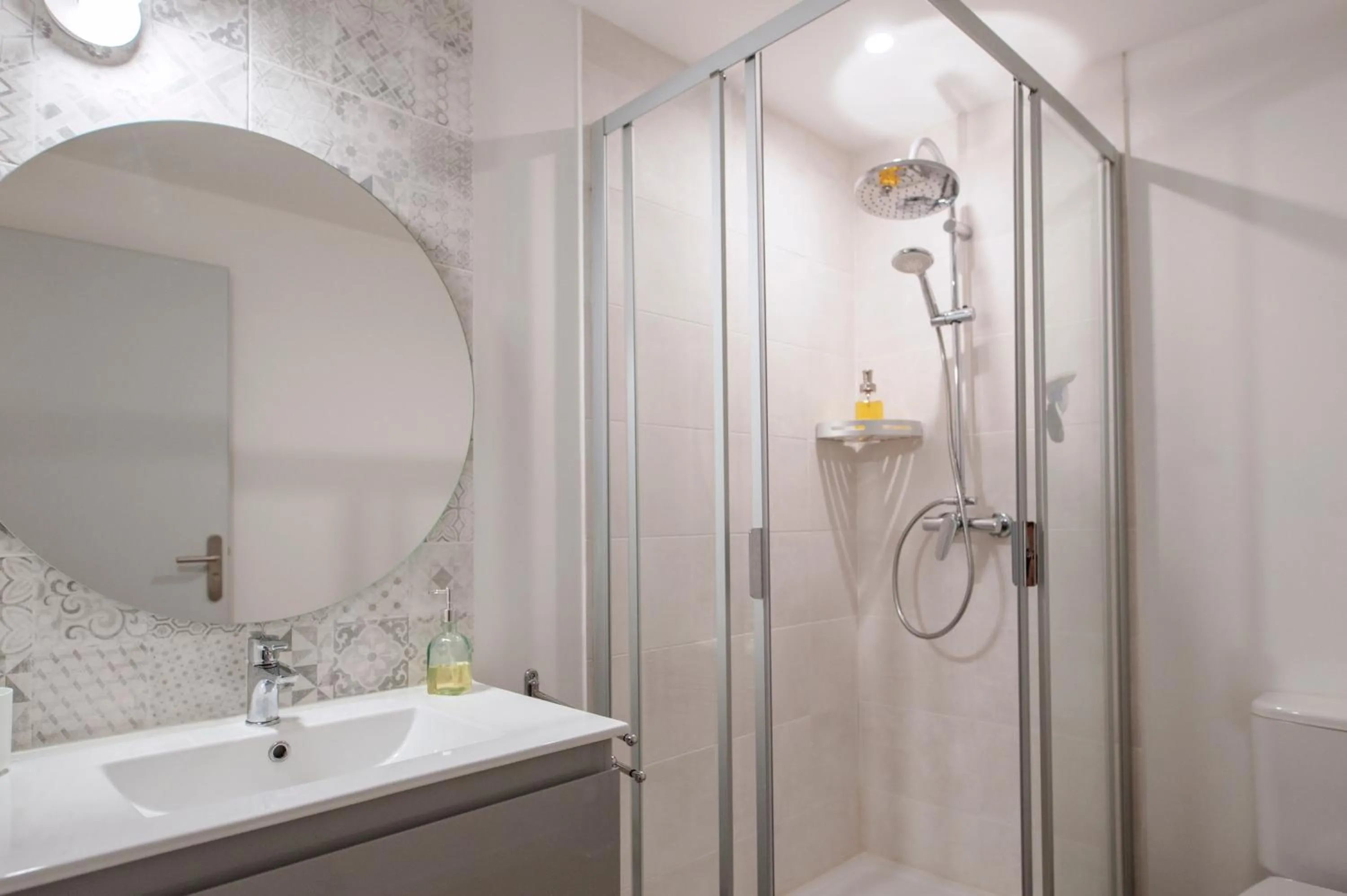 Shower in Le Solaret Famille