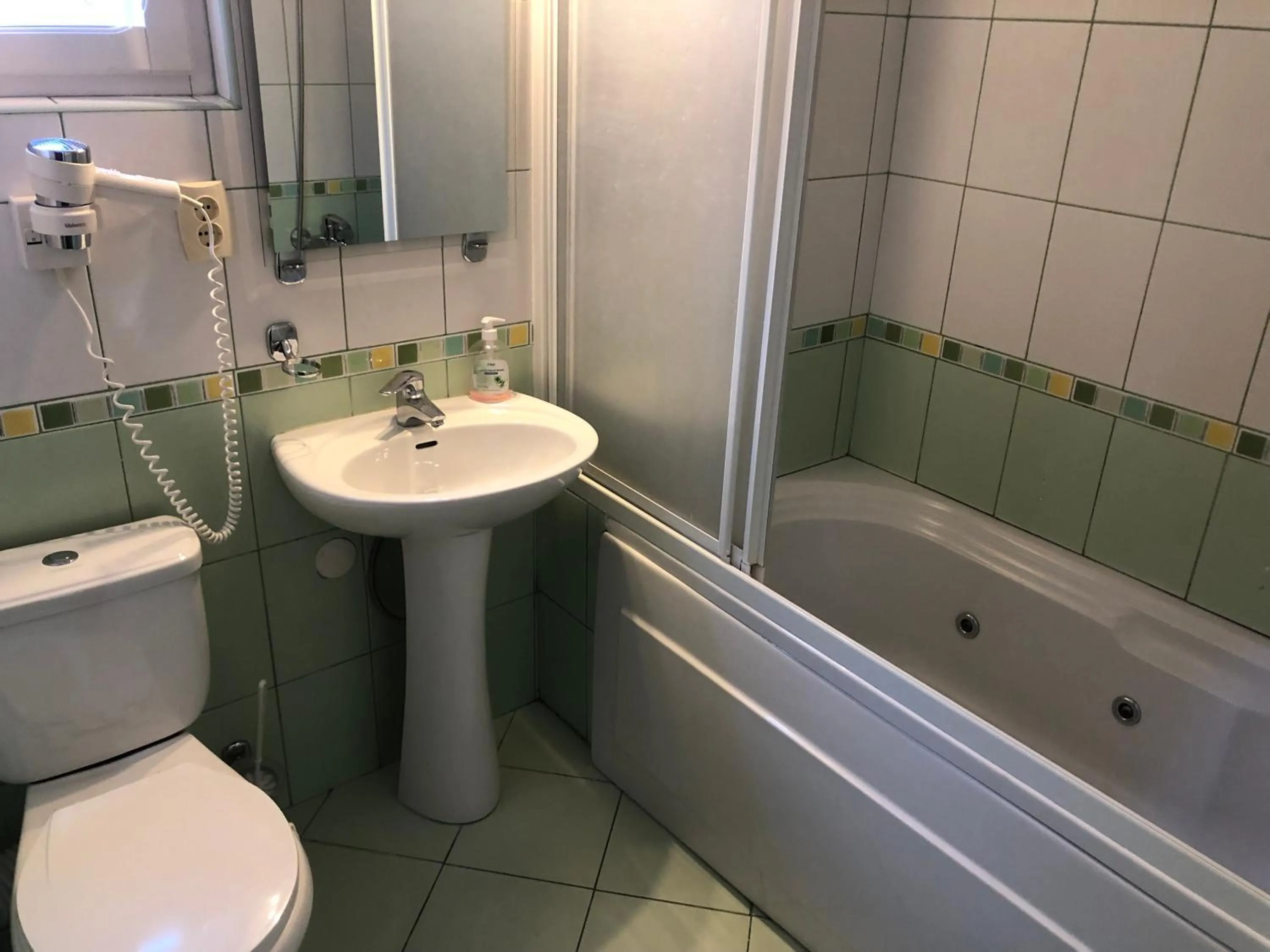 Bathroom in Mountain Breeze