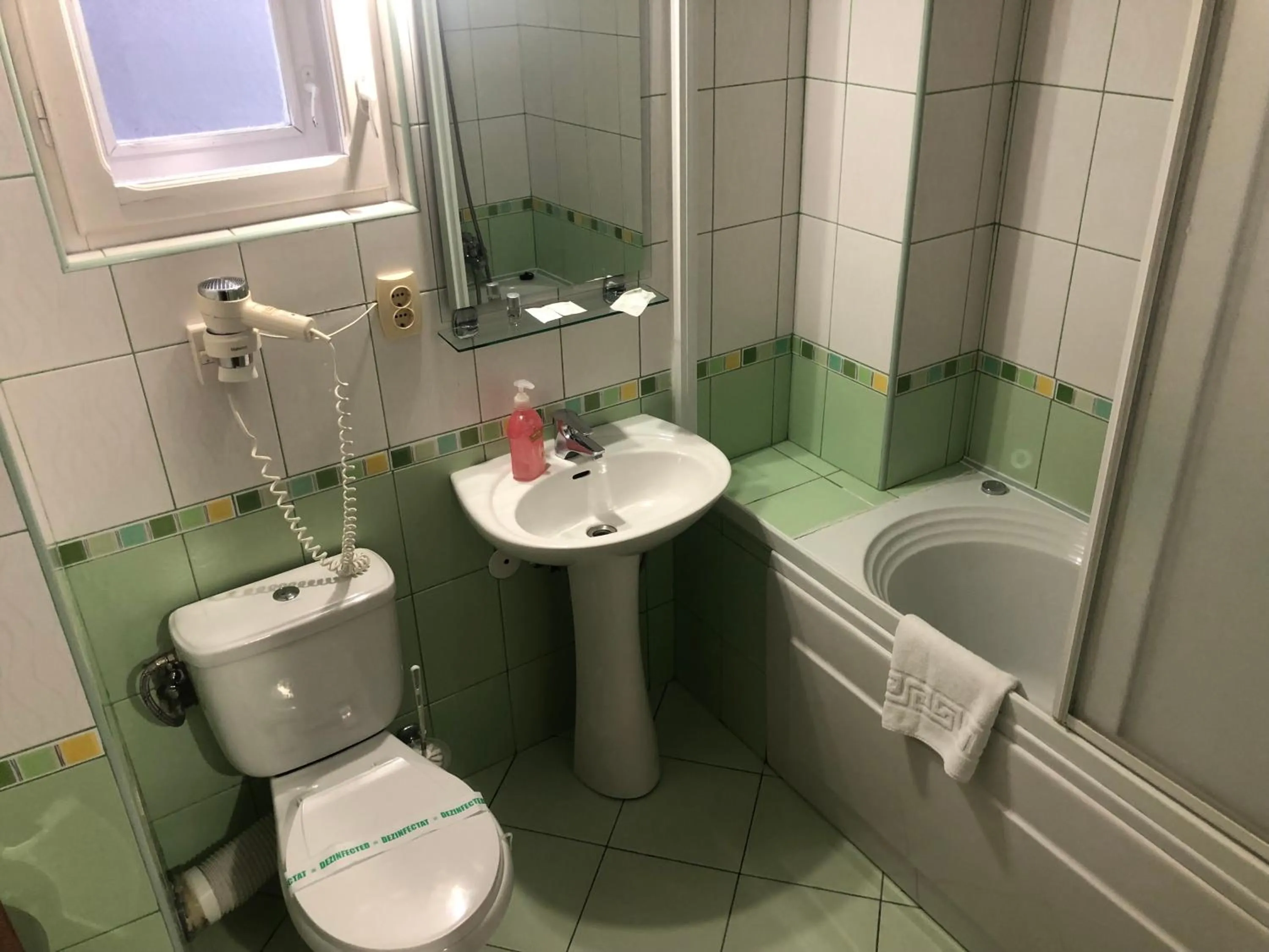 Bathroom in Mountain Breeze