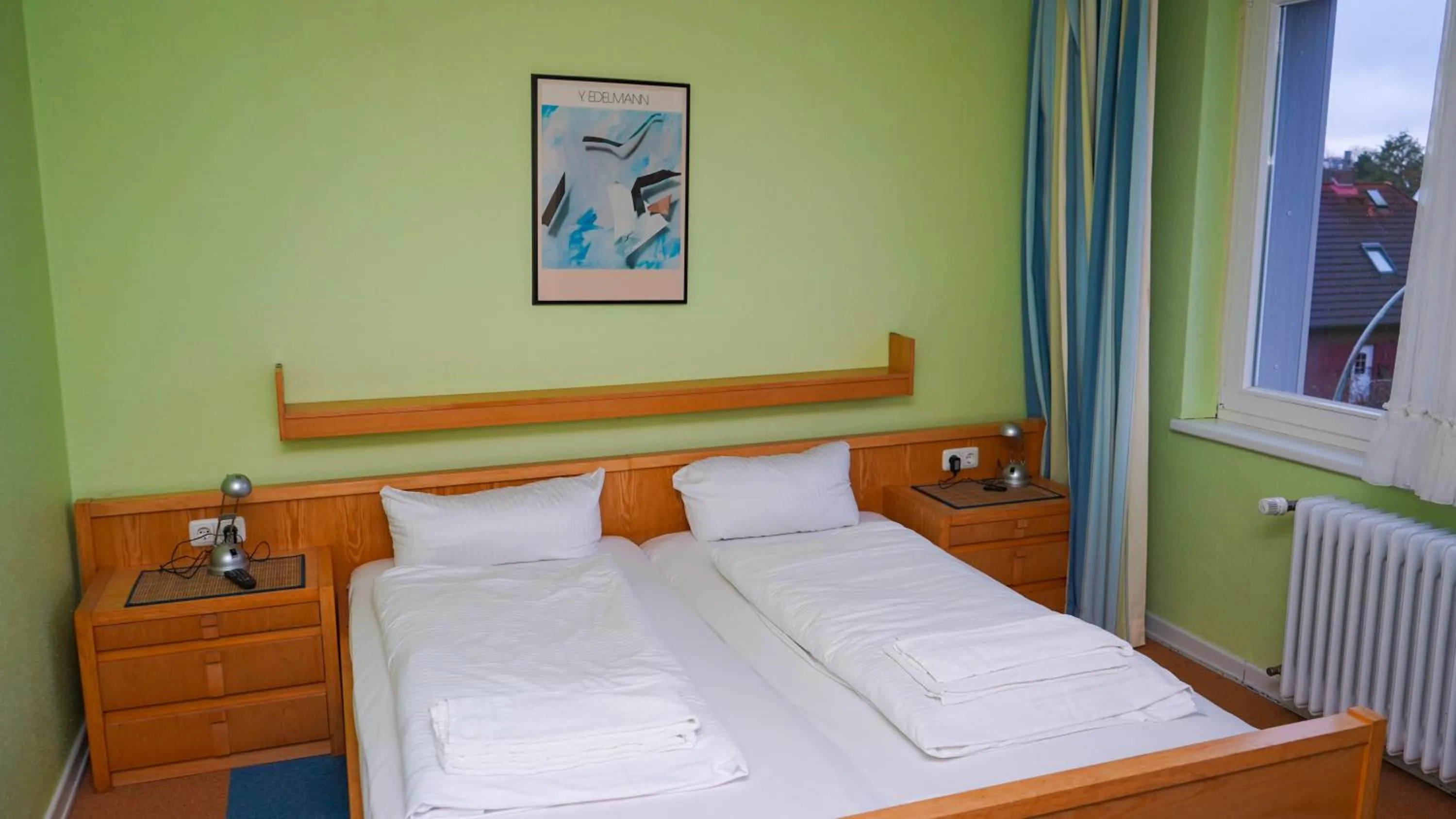 Photo of the whole room, Bed in ITM Hotel Bettkästchen am Sachsenwald