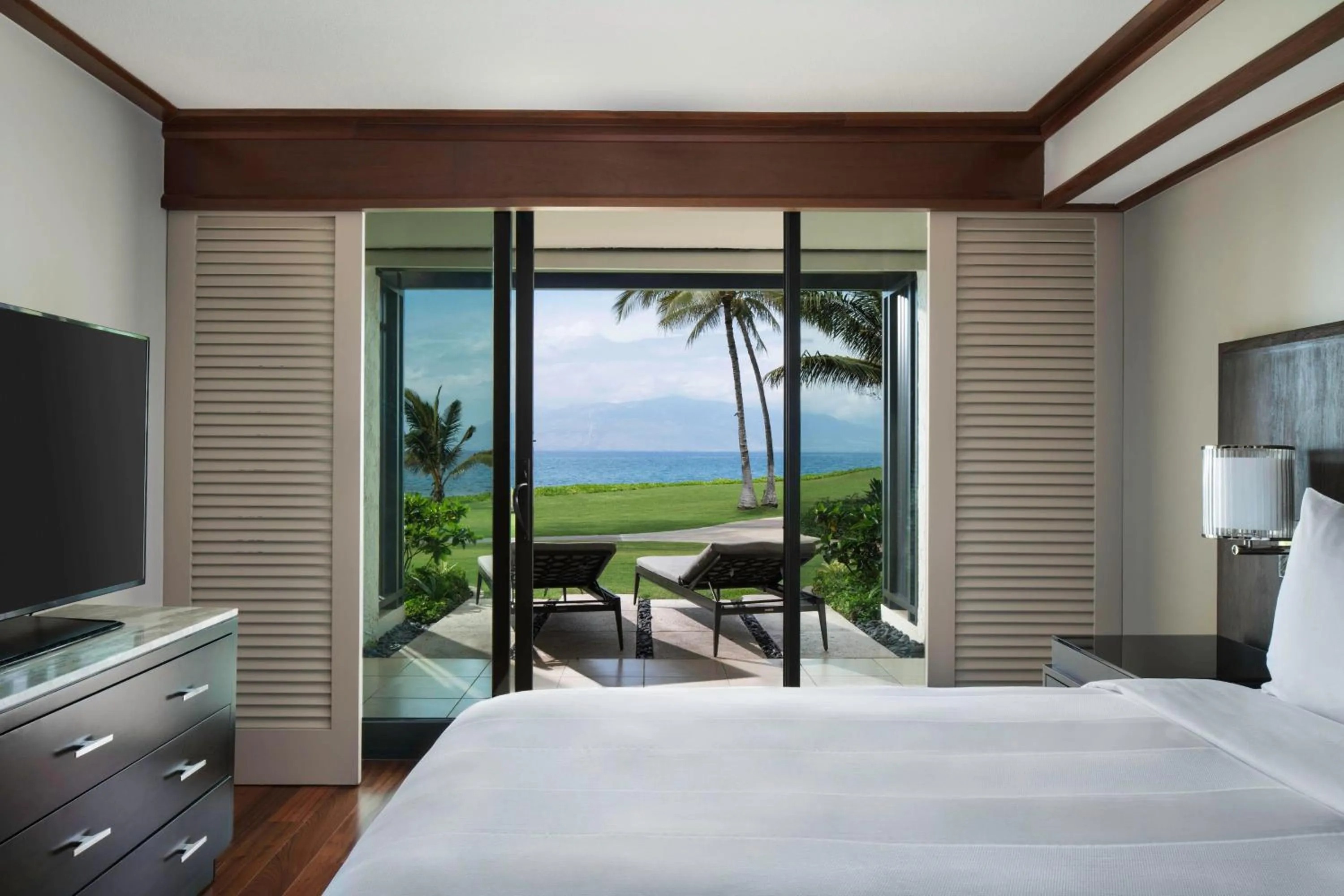 Bedroom, Bed in Wailea Beach Resort - Marriott, Maui