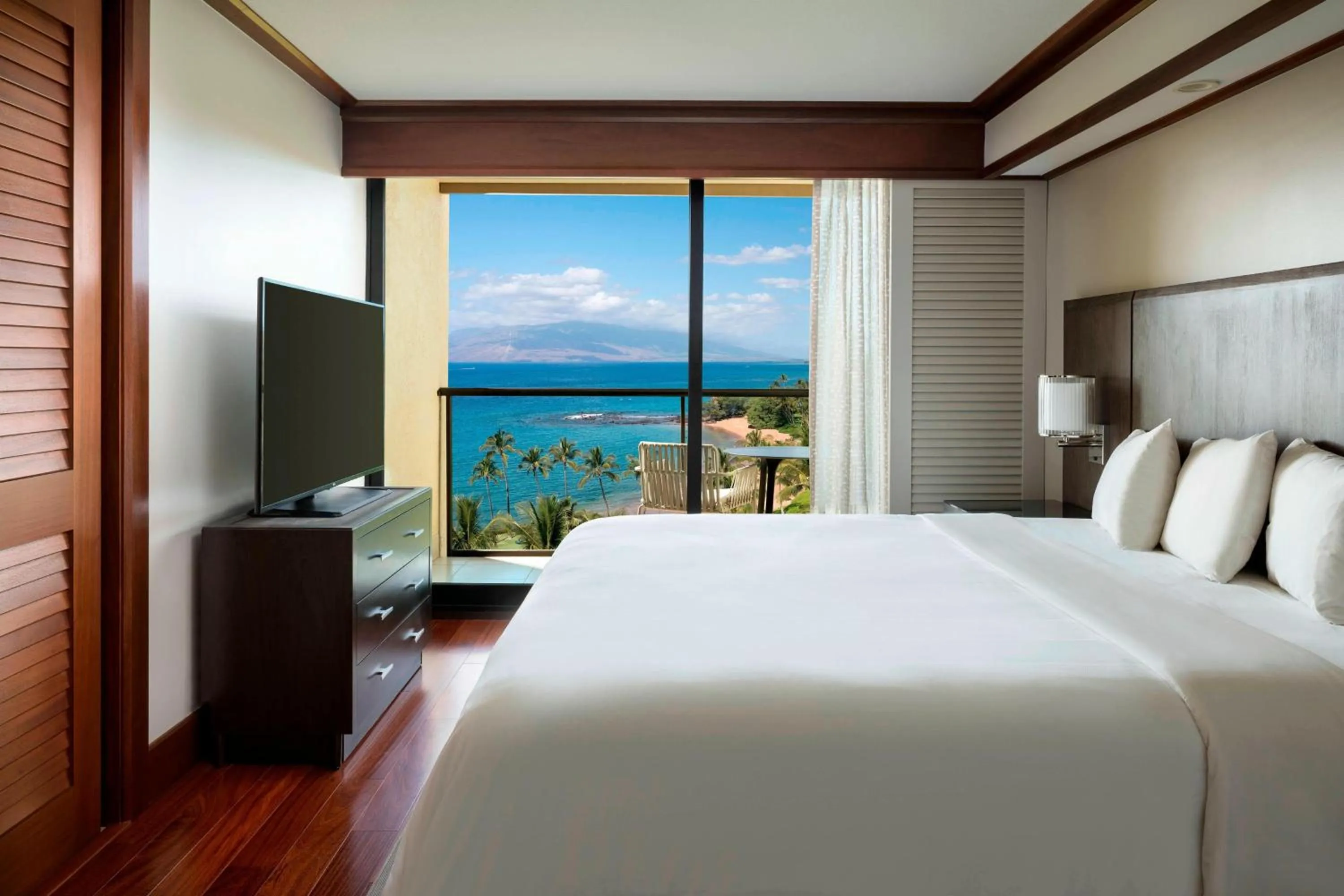 Bedroom, Bed in Wailea Beach Resort - Marriott, Maui