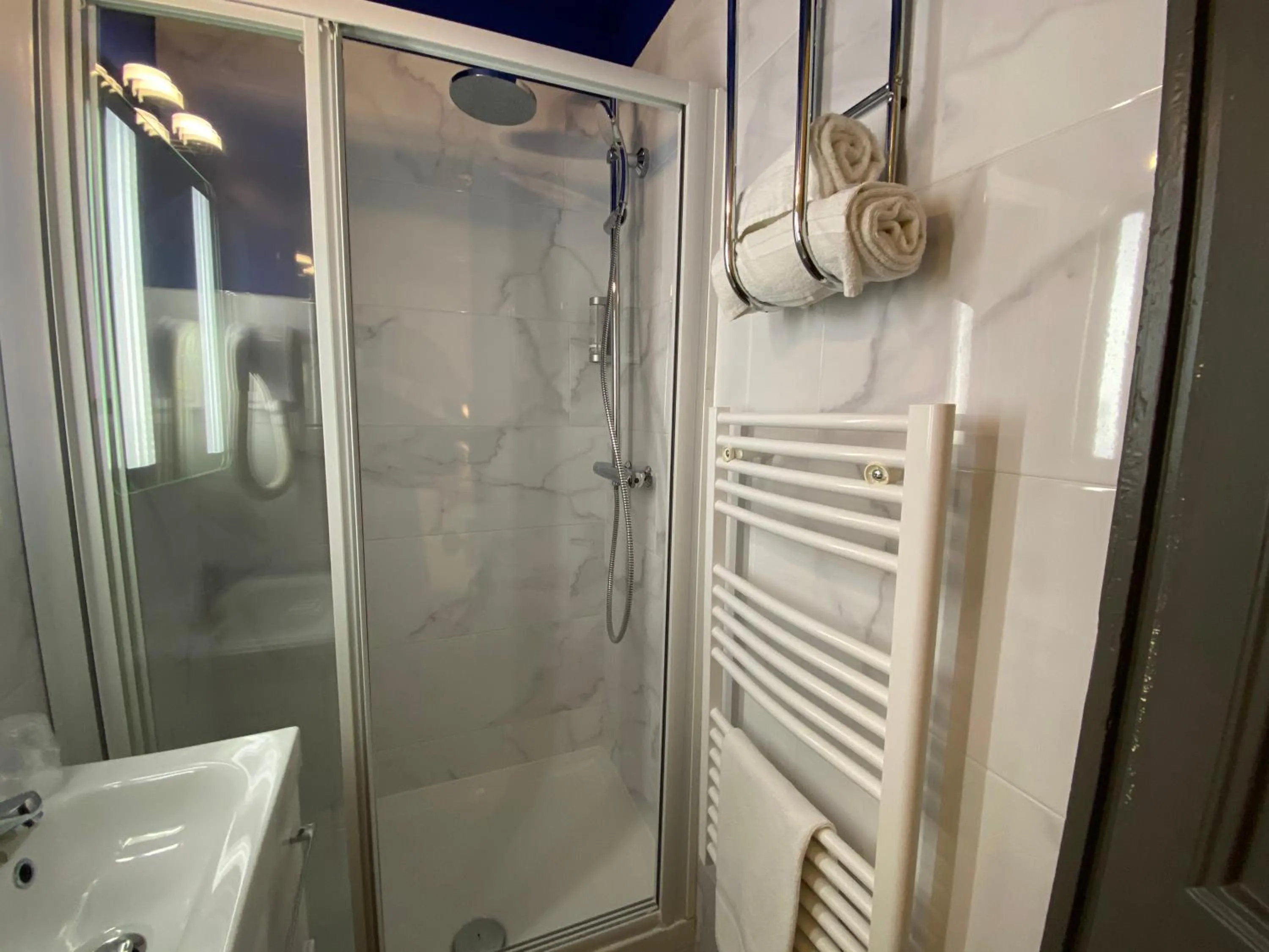 Shower in Hotel Majestic