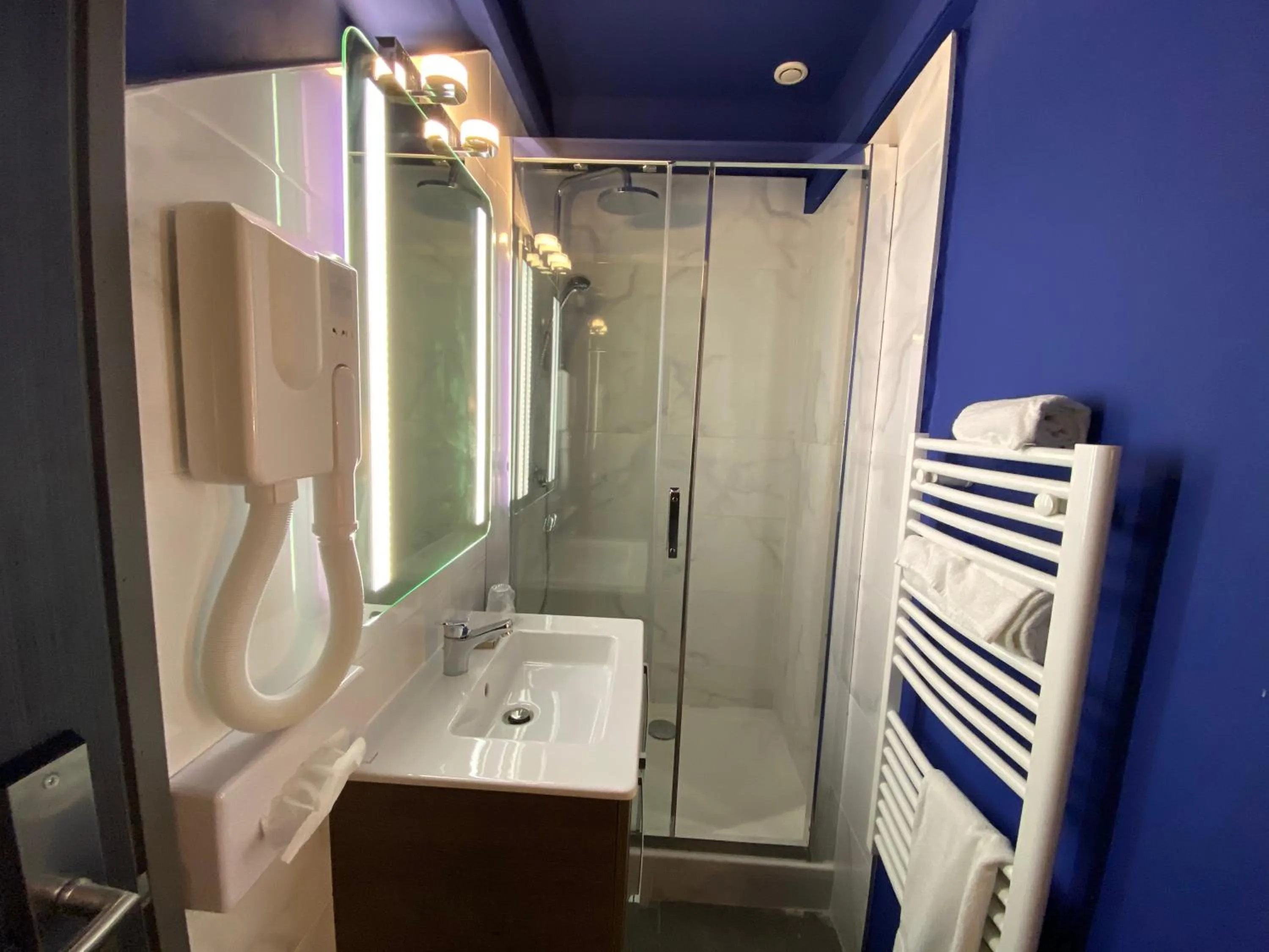 Shower in Hotel Majestic