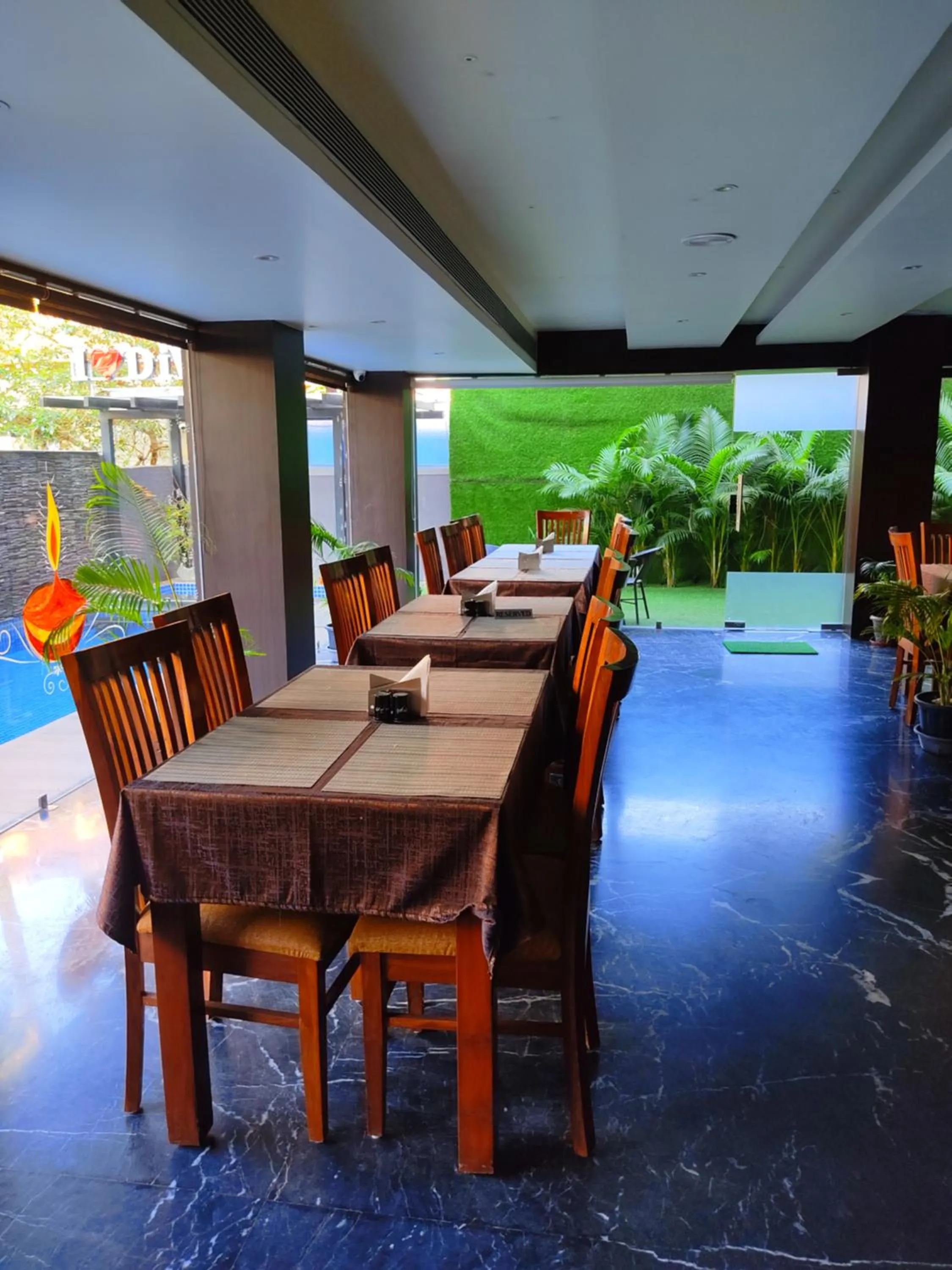 Restaurant/places to eat in Divan Clarks Inn Goa