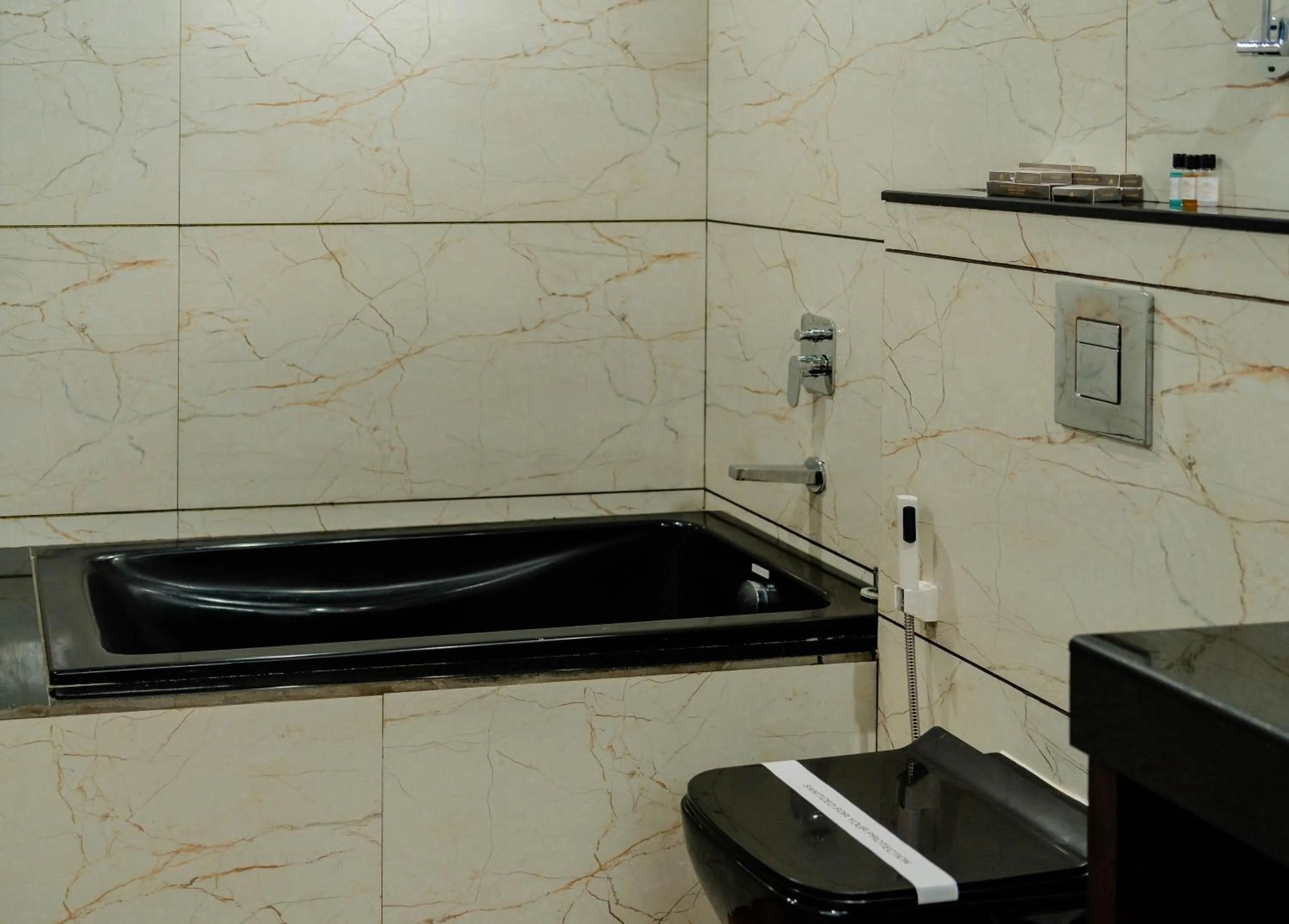 Bath in Divan Clarks Inn Goa